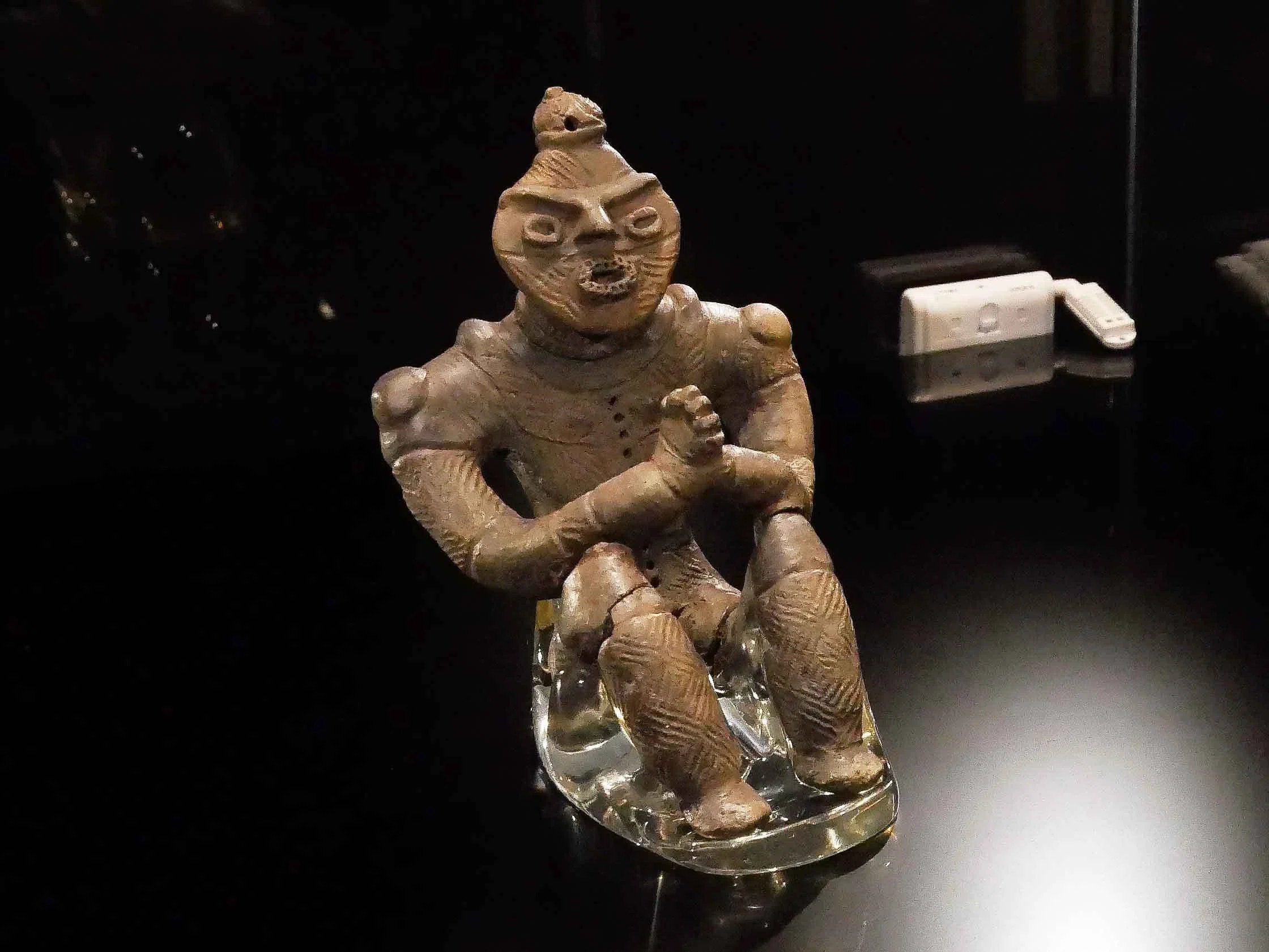 八戸・是川縄文館、合掌土偶と漆——わからなさの隣に残る手触り【日本で