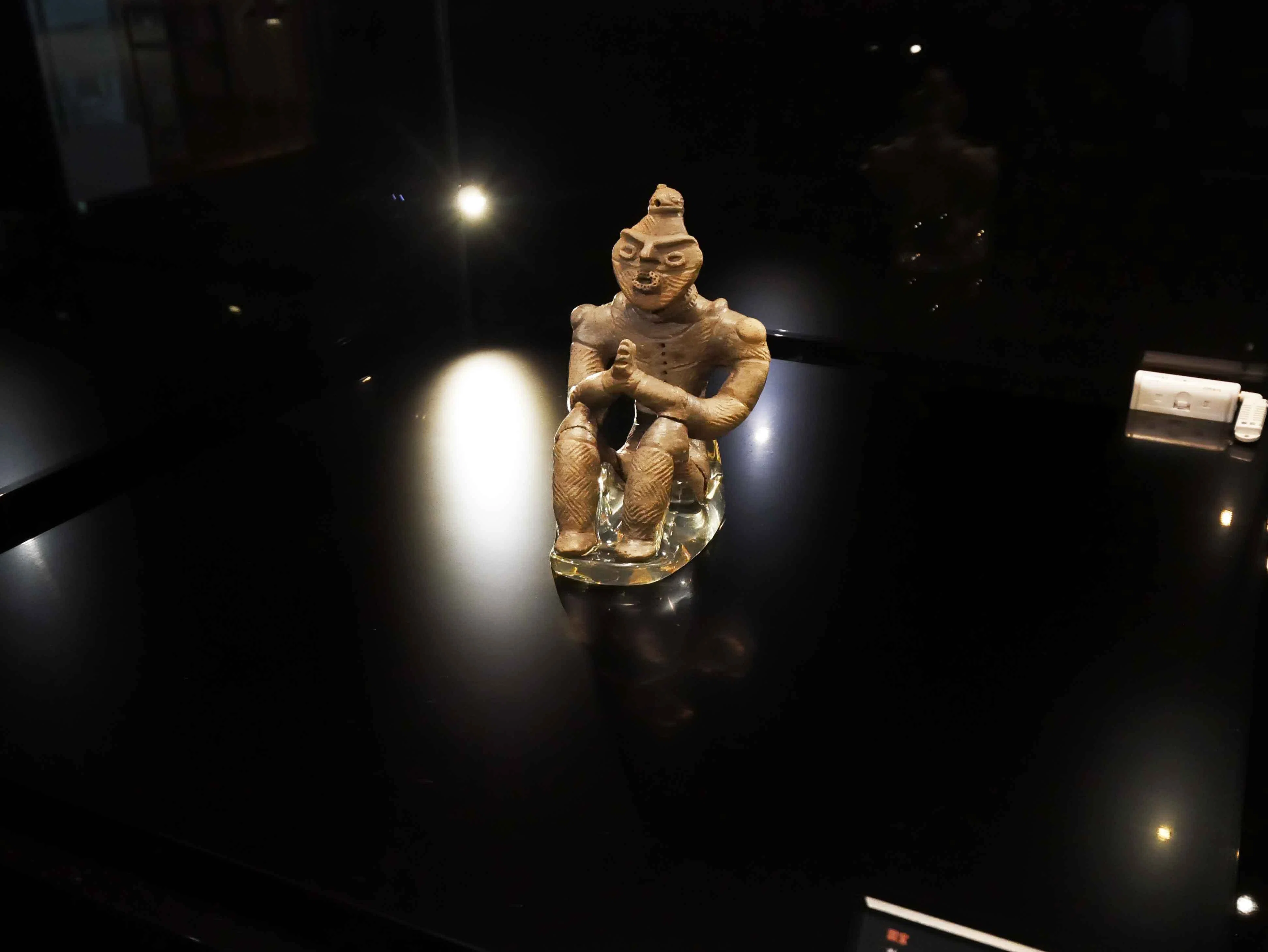 八戸・是川縄文館、合掌土偶と漆——わからなさの隣に残る手触り【日本で