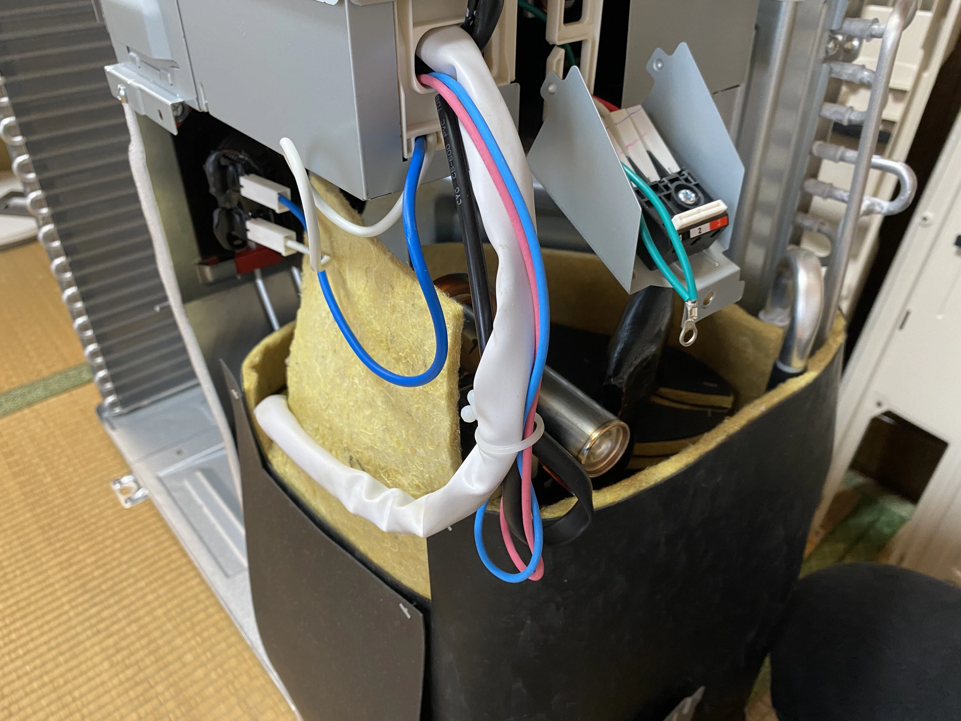 日立エアコン 白くまくん AJシリーズ室外機 RAS-AJ40K2の分解調査 14畳
