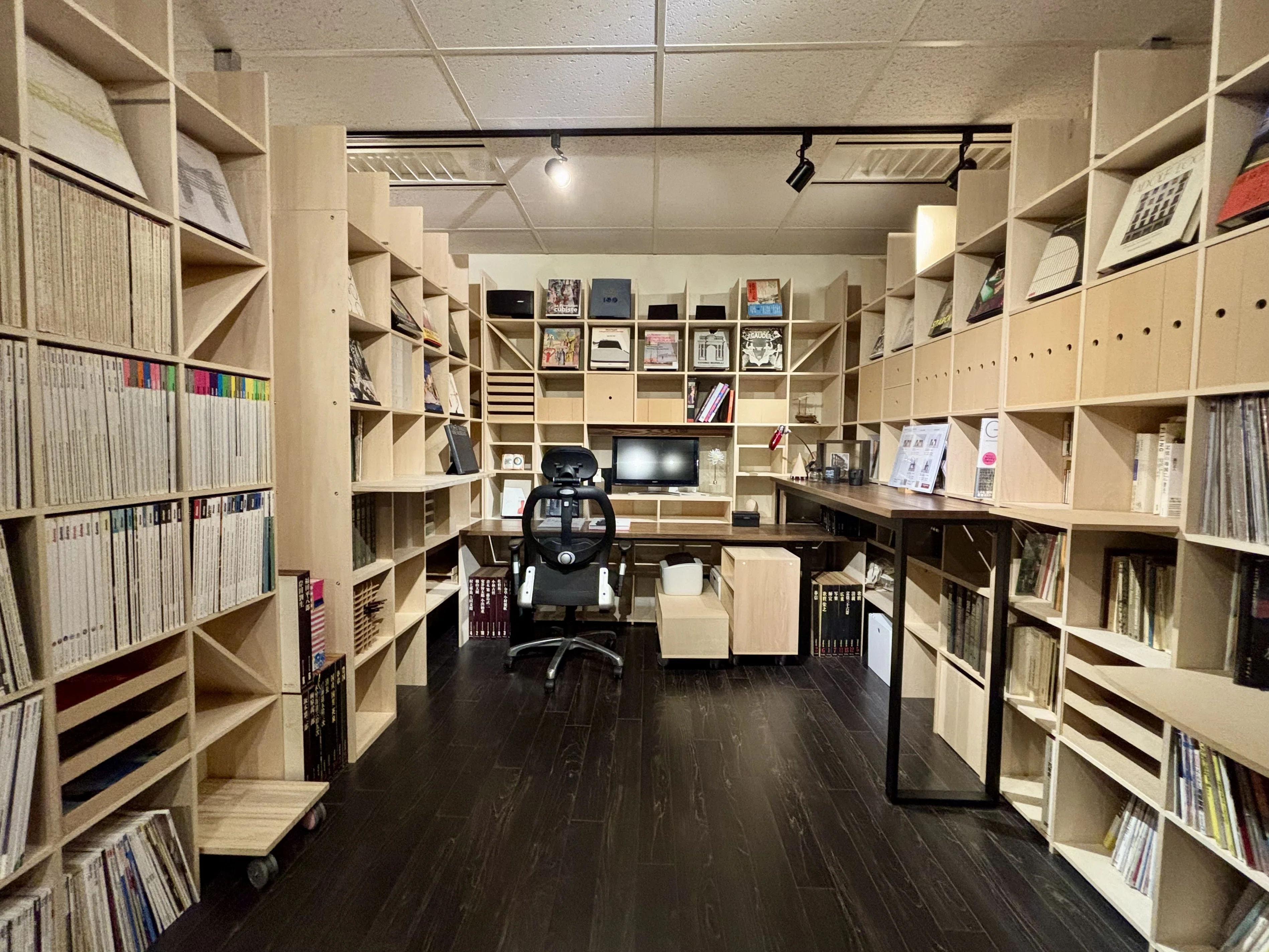 夢の「仕事部屋」を手に入れたオジサン編集者の「ルームツアー」｜なかた