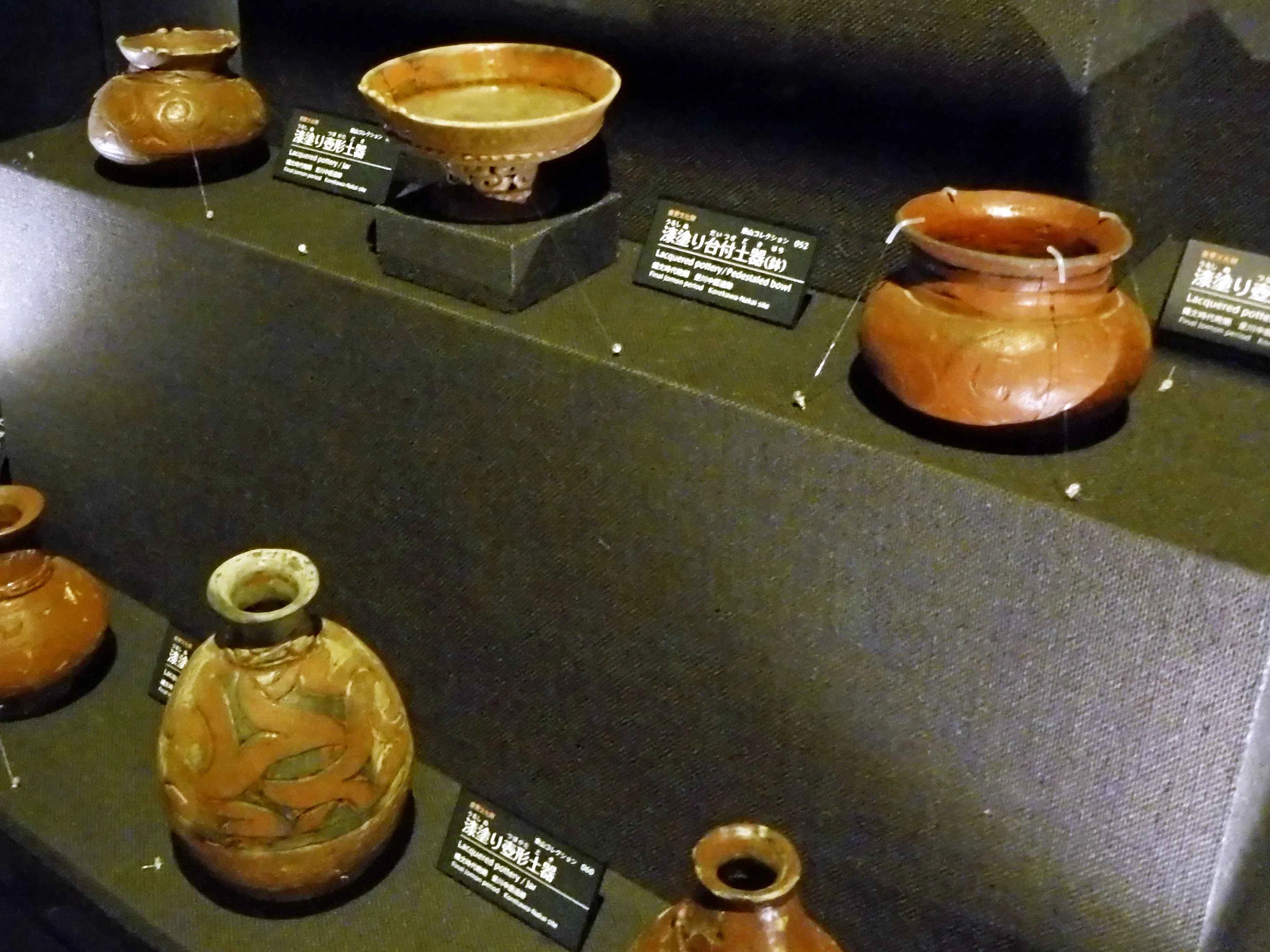八戸・是川縄文館、合掌土偶と漆——わからなさの隣に残る手触り【日本で