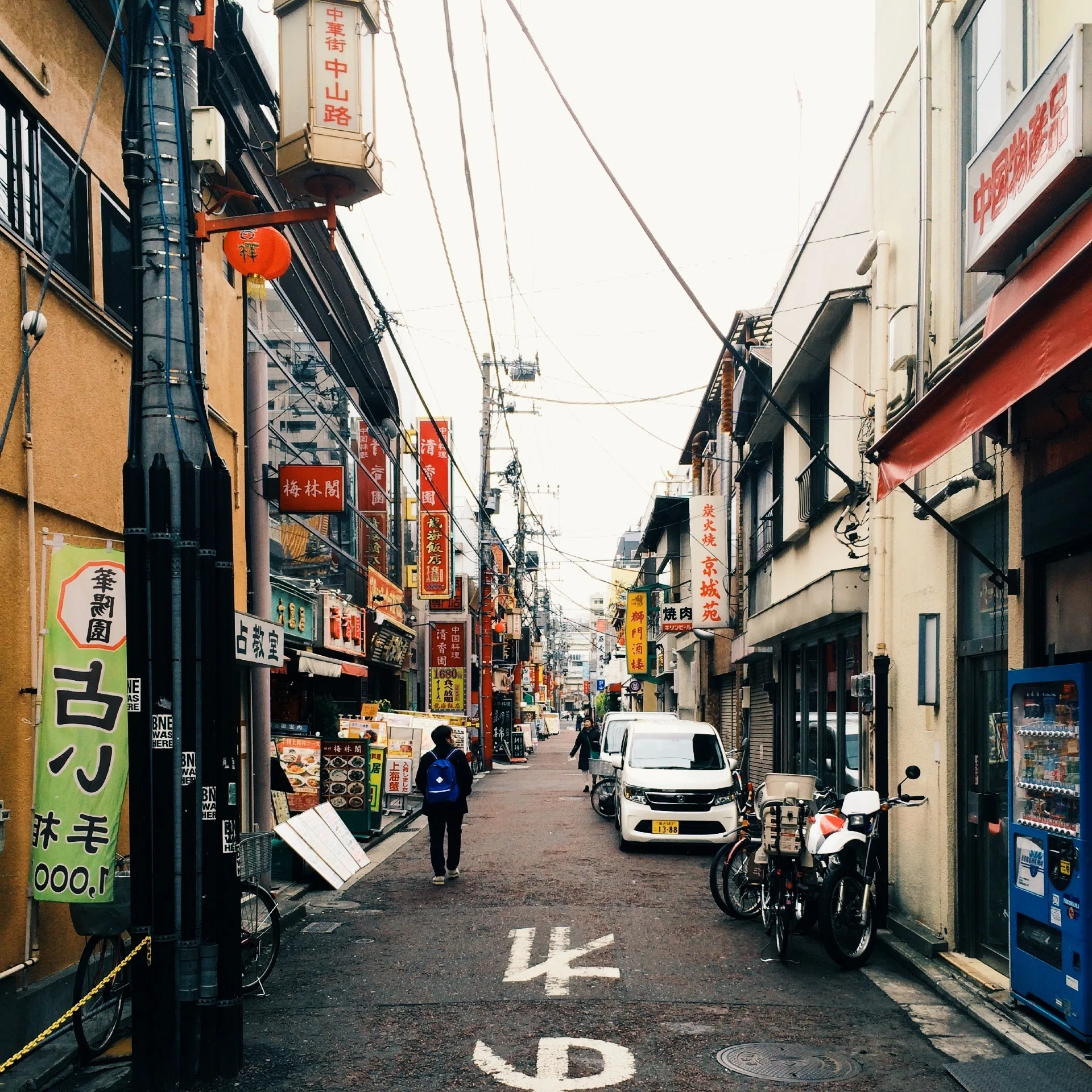 写りすぎない美しさ｜旧世代iPhoneが捉えた街の空気感｜Sakak