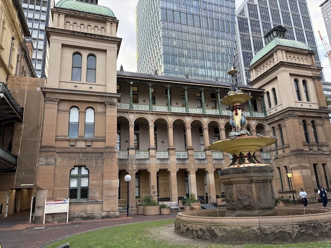 ポイ活で行くシドニー旅行④ ハイドパーク周辺の建築と偉人たちの彫刻