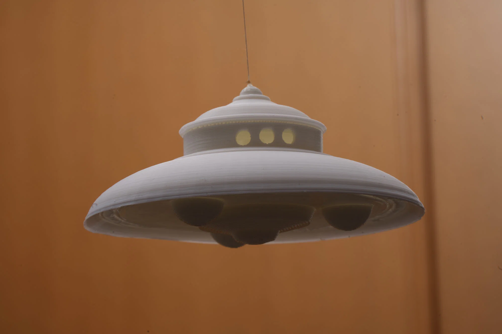 アダムスキー型UFO浮上せり｜フユキ／西川冬旗