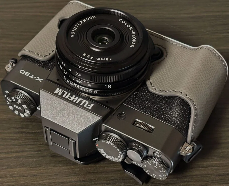 小さすぎるX-T30III を持ちやすく（ハーフケース、サムレスト、ソフト