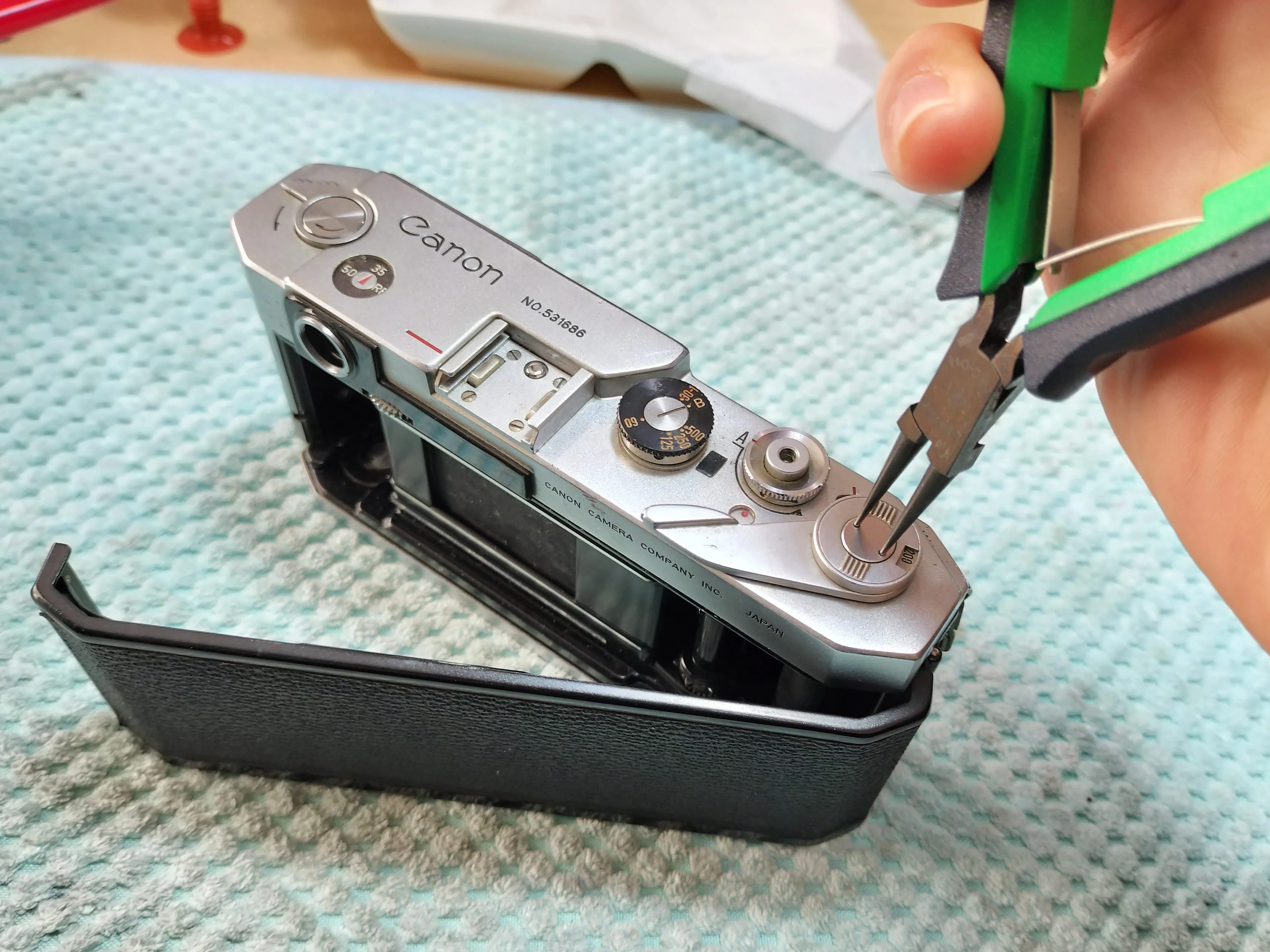 Canon L3の分解｜フィルムカメラ修理のアクアカメラ