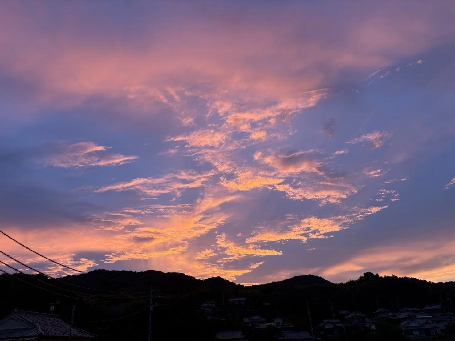 島ぐらしの記録｜【2025冬】ダイナミックな冬の夕焼け。｜あやか