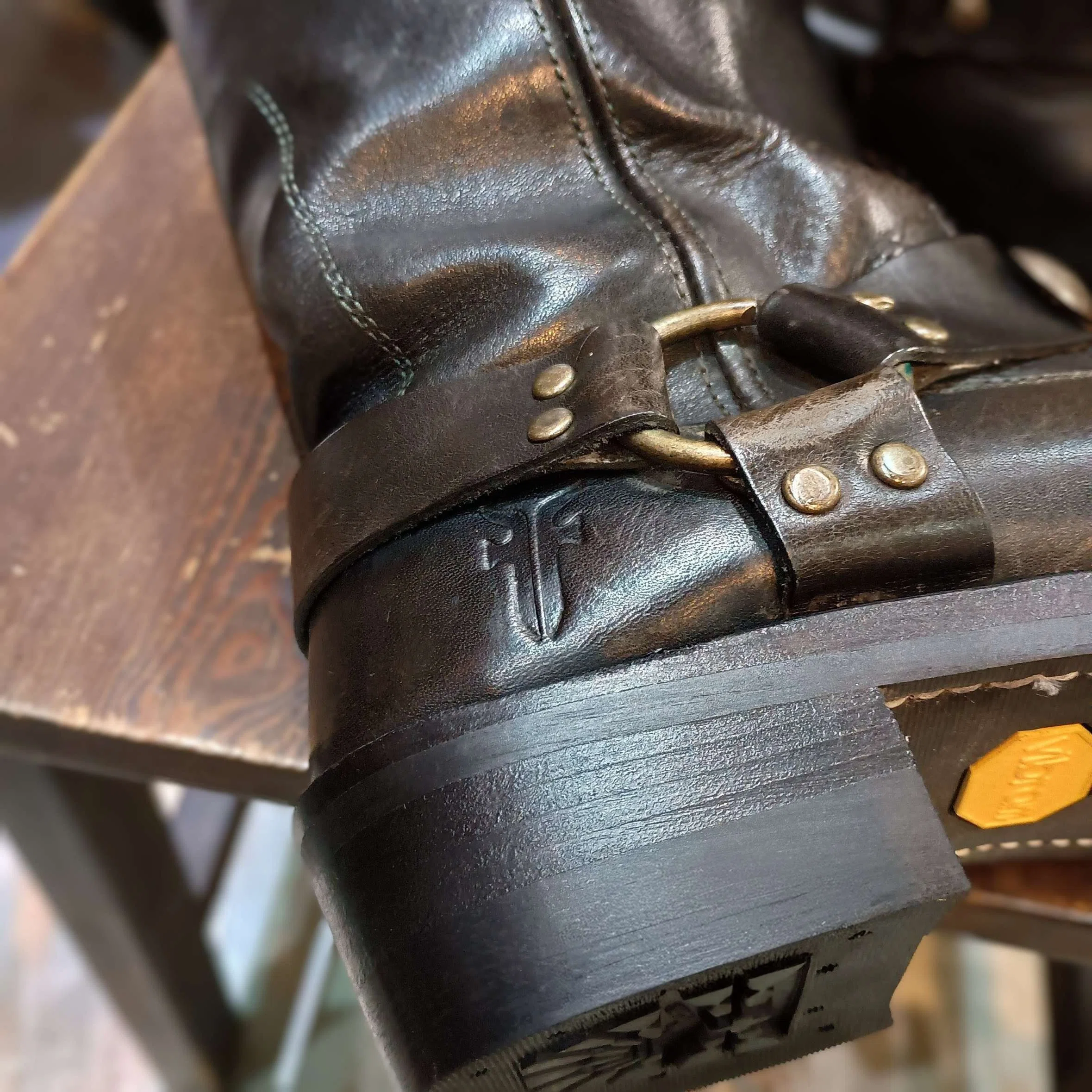 Resole/ソールカスタム】FRYE/フライハーネスブーツ+vibram#430｜CREA