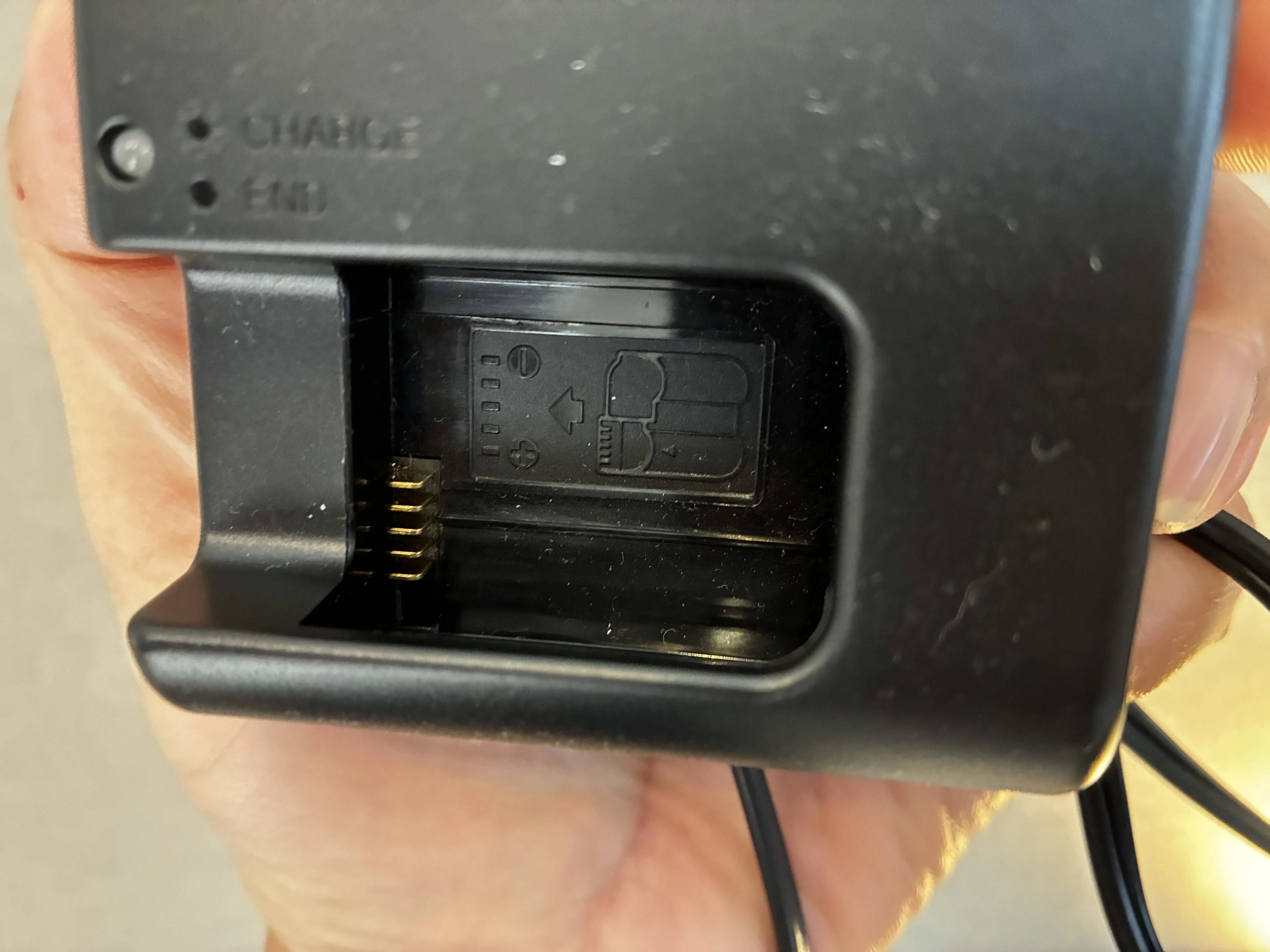 Nikon バッテリーチャージャー MH-25aを、あえて選ぶ理由｜KOU