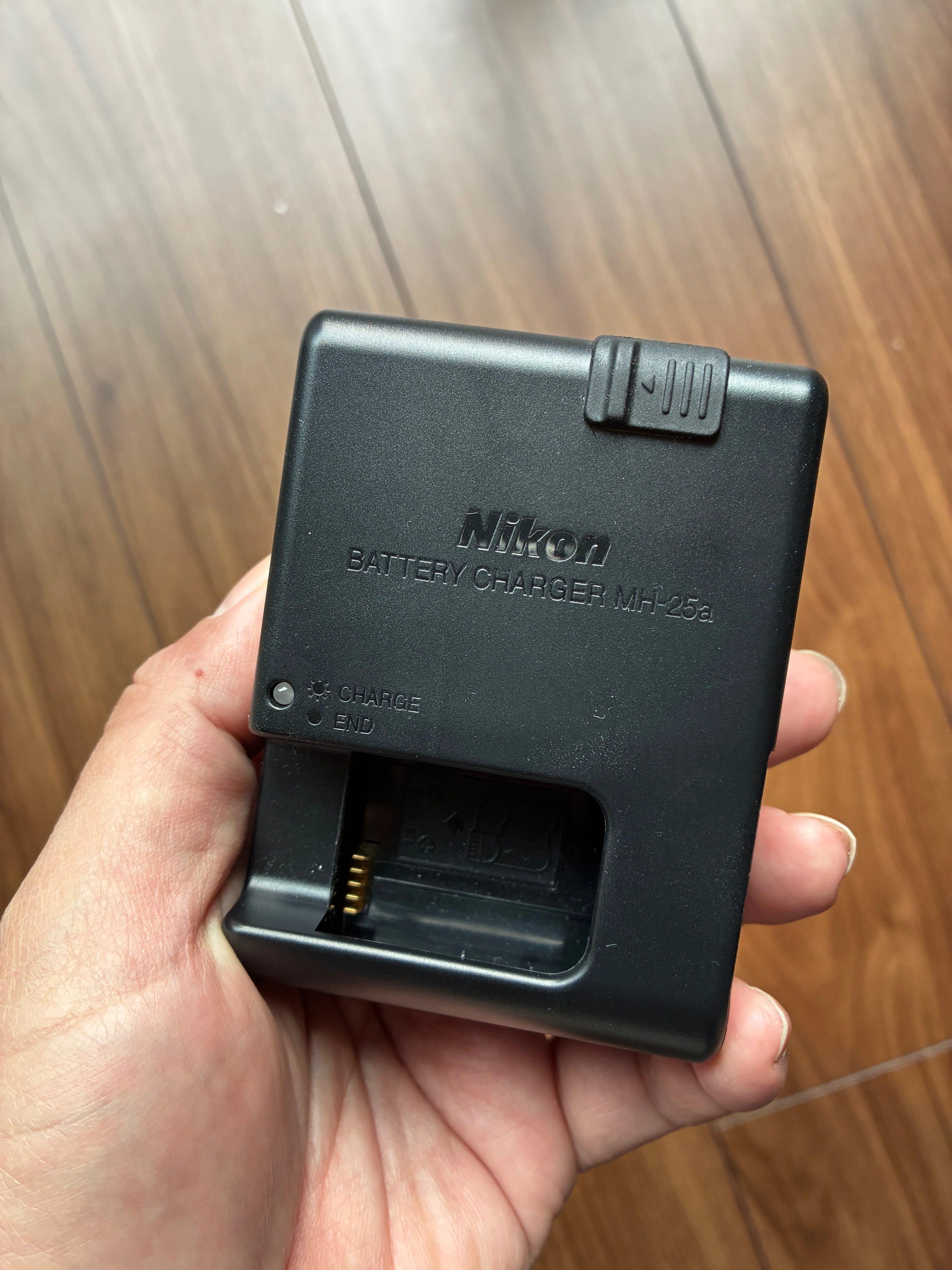 Nikon バッテリーチャージャー MH-25aを、あえて選ぶ理由｜KOU
