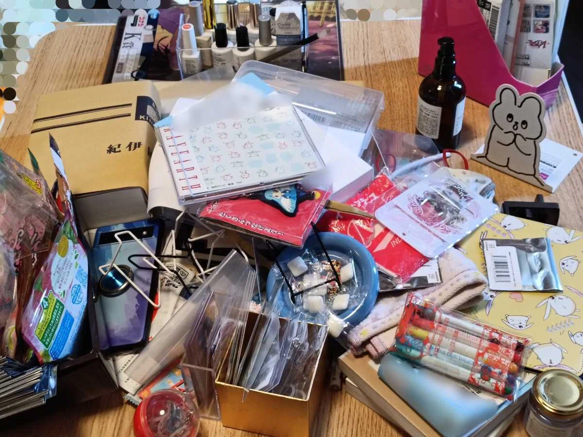 オタクの片付け⑯デスク周り全21点｜収納思考も解説・モチベUP用｜一色 