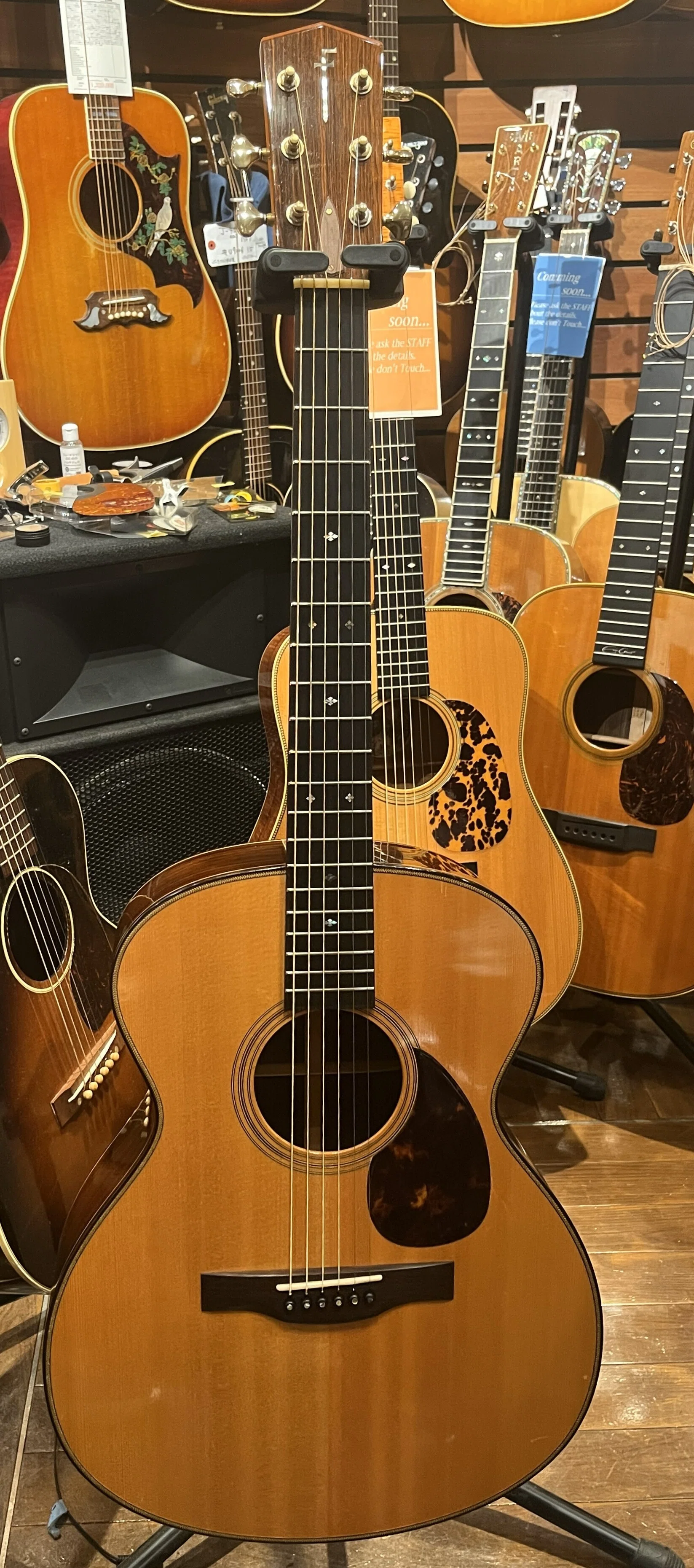Collings OM2AHC Hill Country」「ハンドメイドとファクトリーメイド