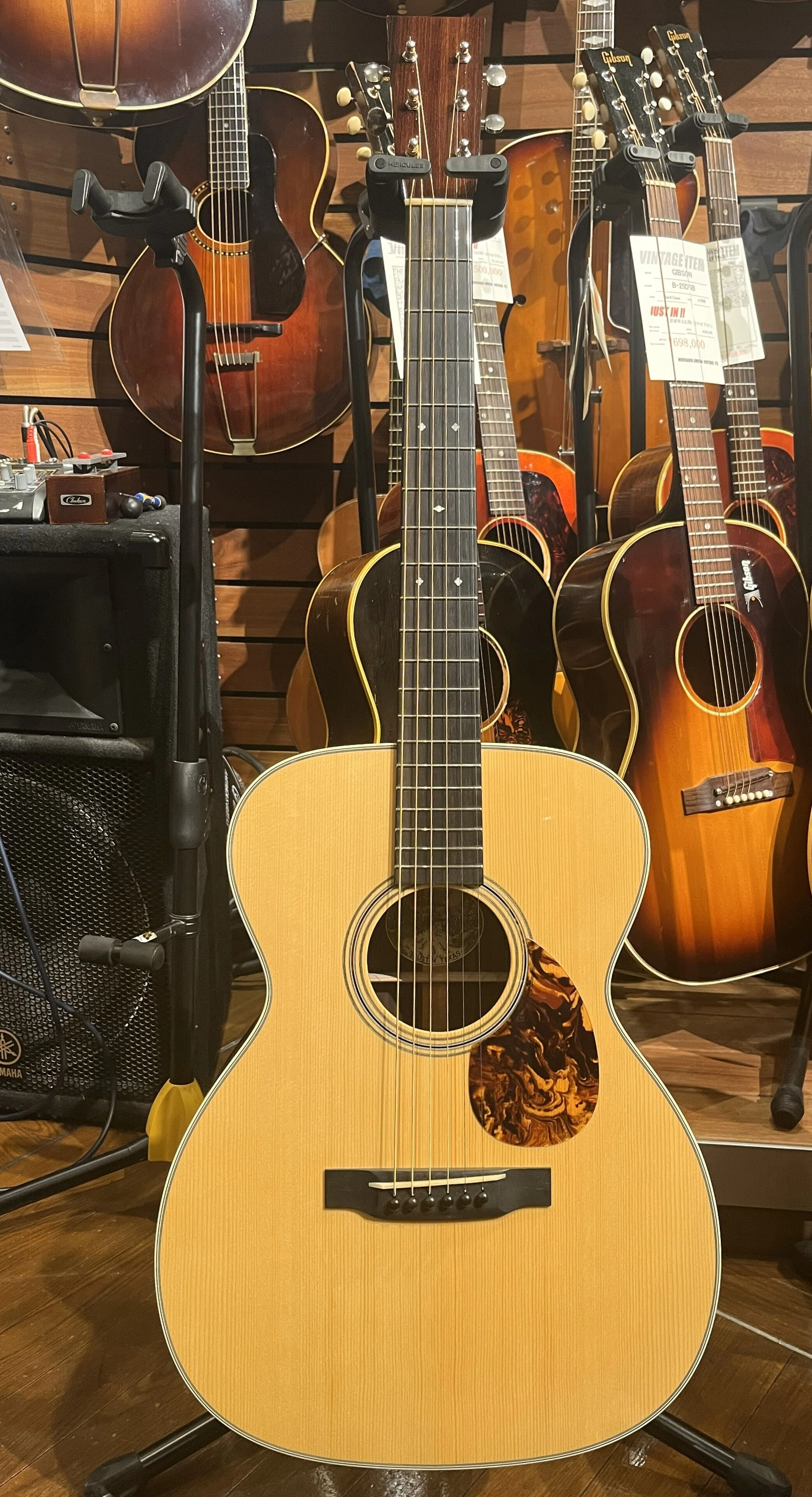 Collings OM2AHC Hill Country」「ハンドメイドとファクトリーメイド