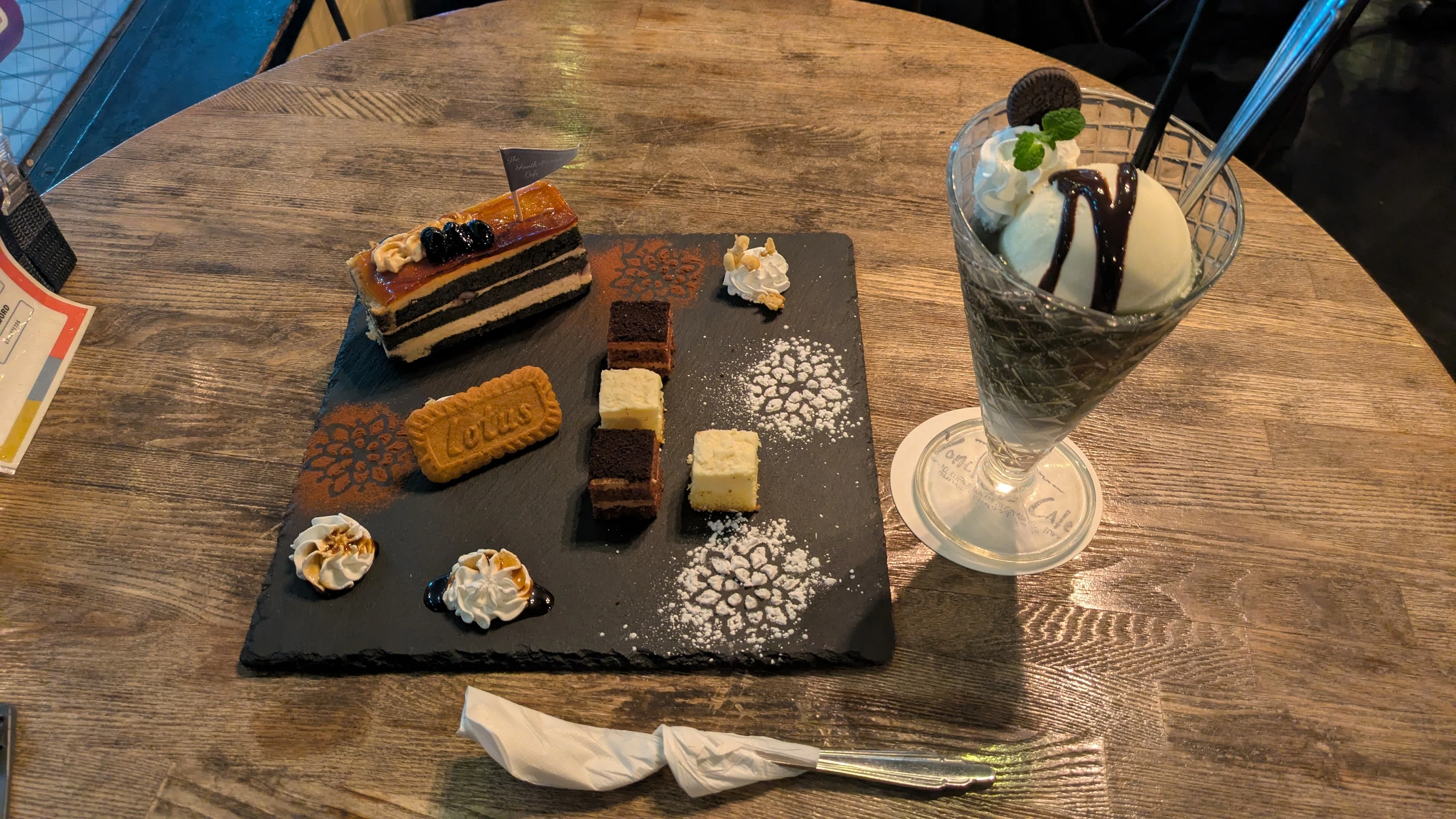 the Fourth Avenue Café -20260129-｜明智麻里子｜kuroneconicle〈note〉