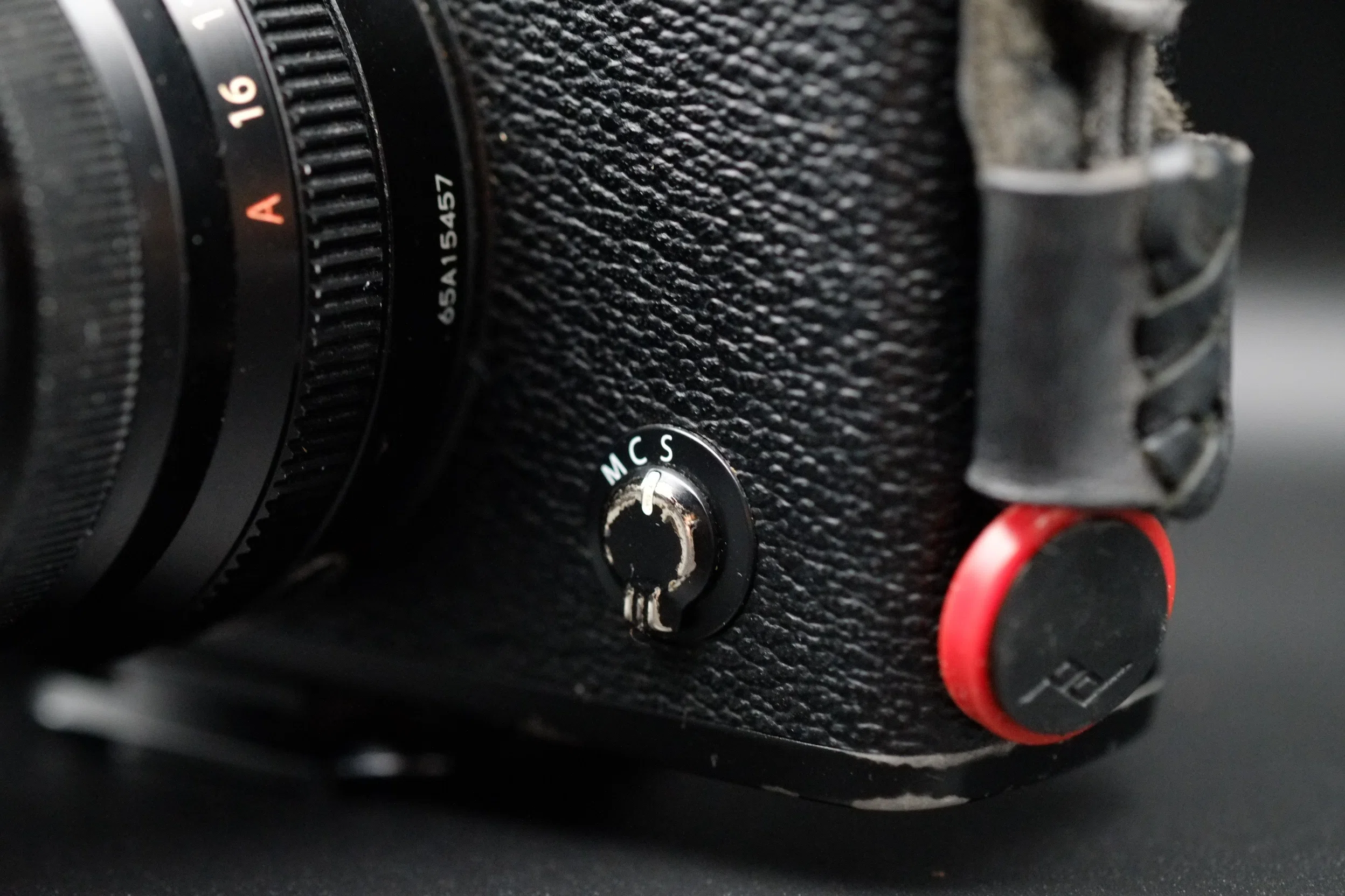 My FUJIFILM X-Pro2】塗装のハゲも黄ばんだ表示も愛着を感じてやまない