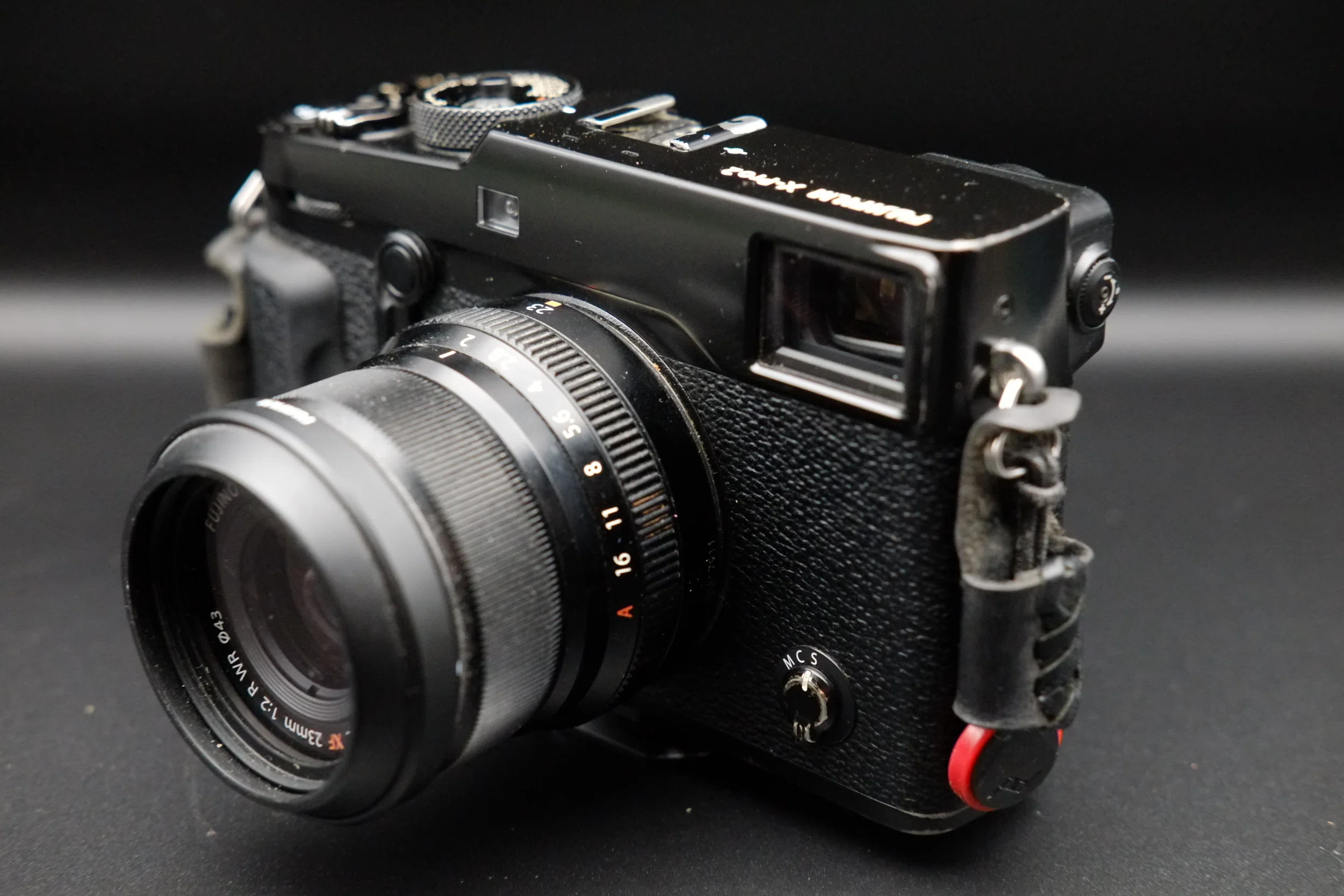 My FUJIFILM X-Pro2】塗装のハゲも黄ばんだ表示も愛着を感じてやまない