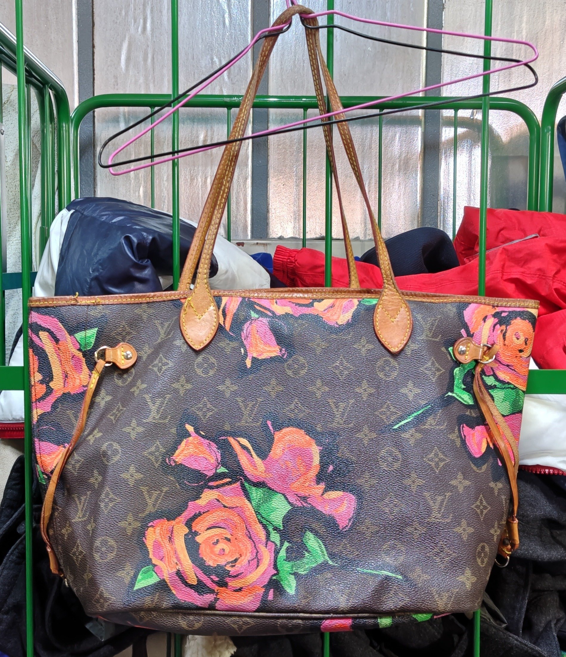 LOUIS VUITTONの「モノグラム・ローズ ネヴァーフルMM」をレスキュー