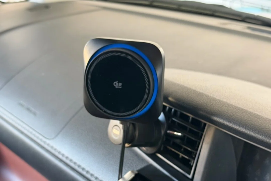 車内充電のストレスが消えた：ESR OmniLock Qi2.2認証 25W 車載ホルダー実機レビュー