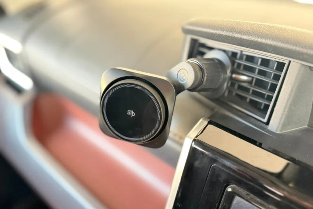 車内充電のストレスが消えた：ESR OmniLock Qi2.2認証 25W 車載ホルダー実機レビュー