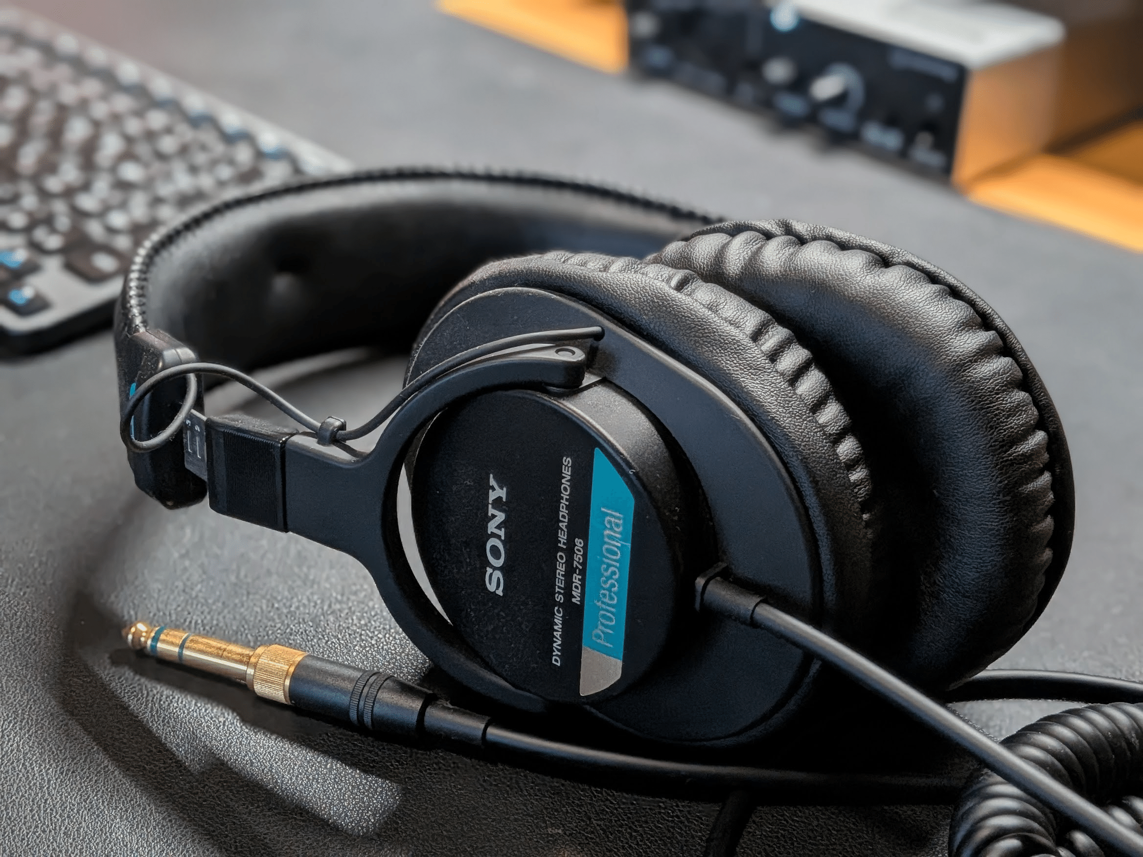 我が家の絶対的エースなヘッドホン！！SONY MDR-7506について語る｜と