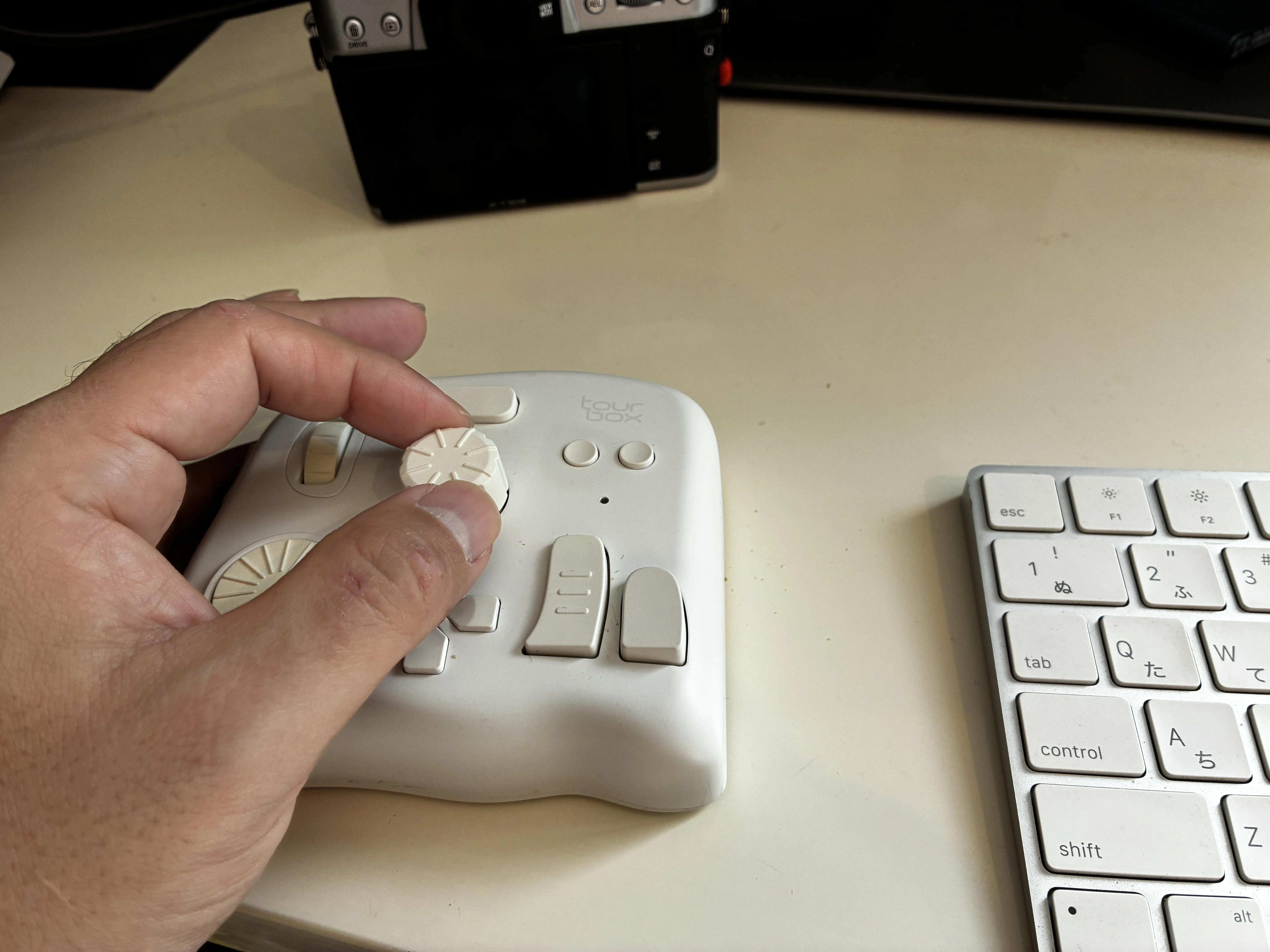 TourBoxが、RAW現像でも動画編集でも「手放せない相棒」になった話｜KOU