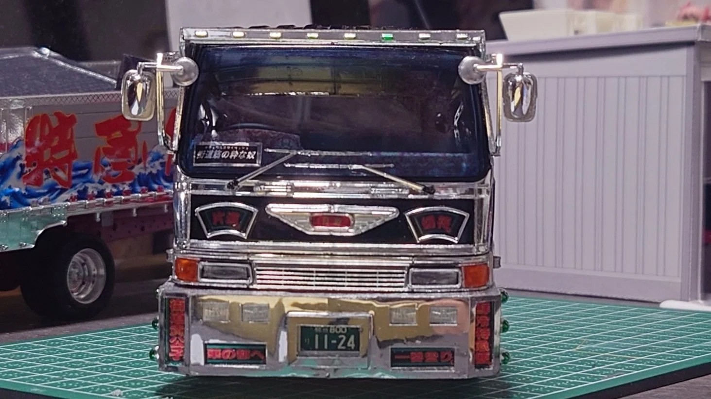 デコトラプラモデル フジミ 1/32 クルージングレンジャー 冷凍車 完成品 デコトラ】 フジミ 1/32 日野クルージングレンジャー冷凍車 製作④