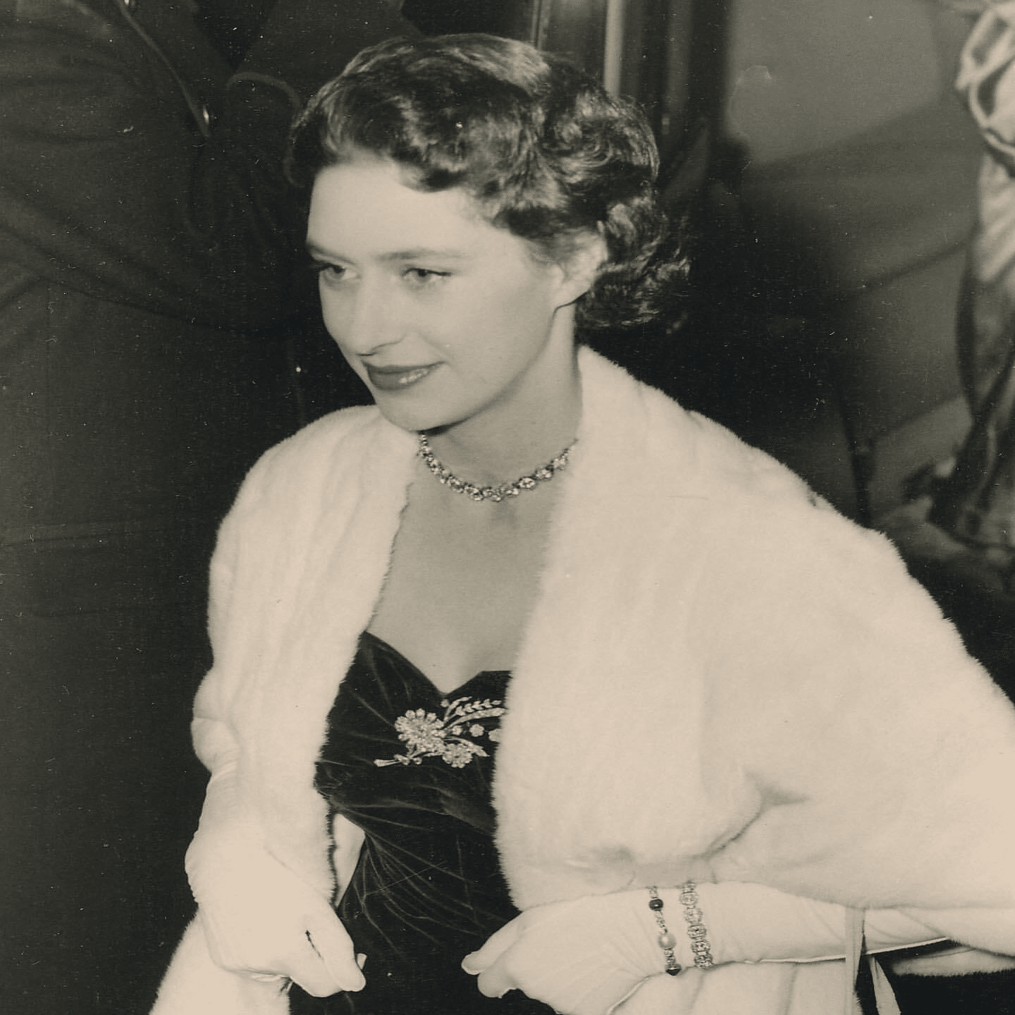 💕1930年の恋の証｜王室ジュエリーの赤・青・白の交響曲🌈｜ほねかわ