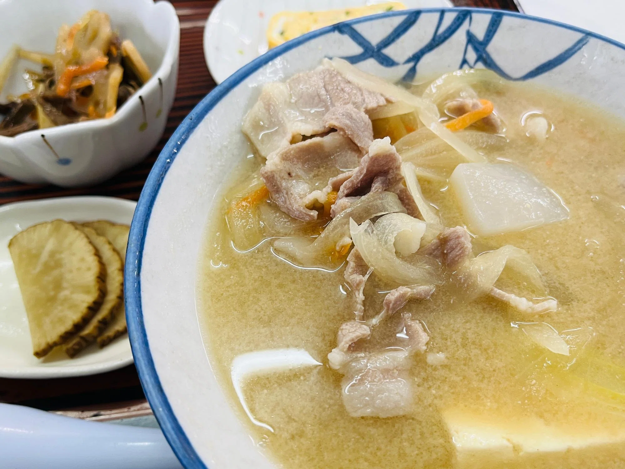 秋田県大仙市】具沢山の豚汁が絶品！長年愛され続けるポツンと食堂