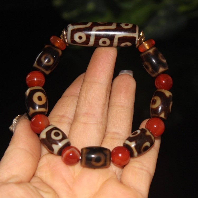 日本上陸】九眼天珠と三眼天珠の神秘ブレスレット 最高の縁起物