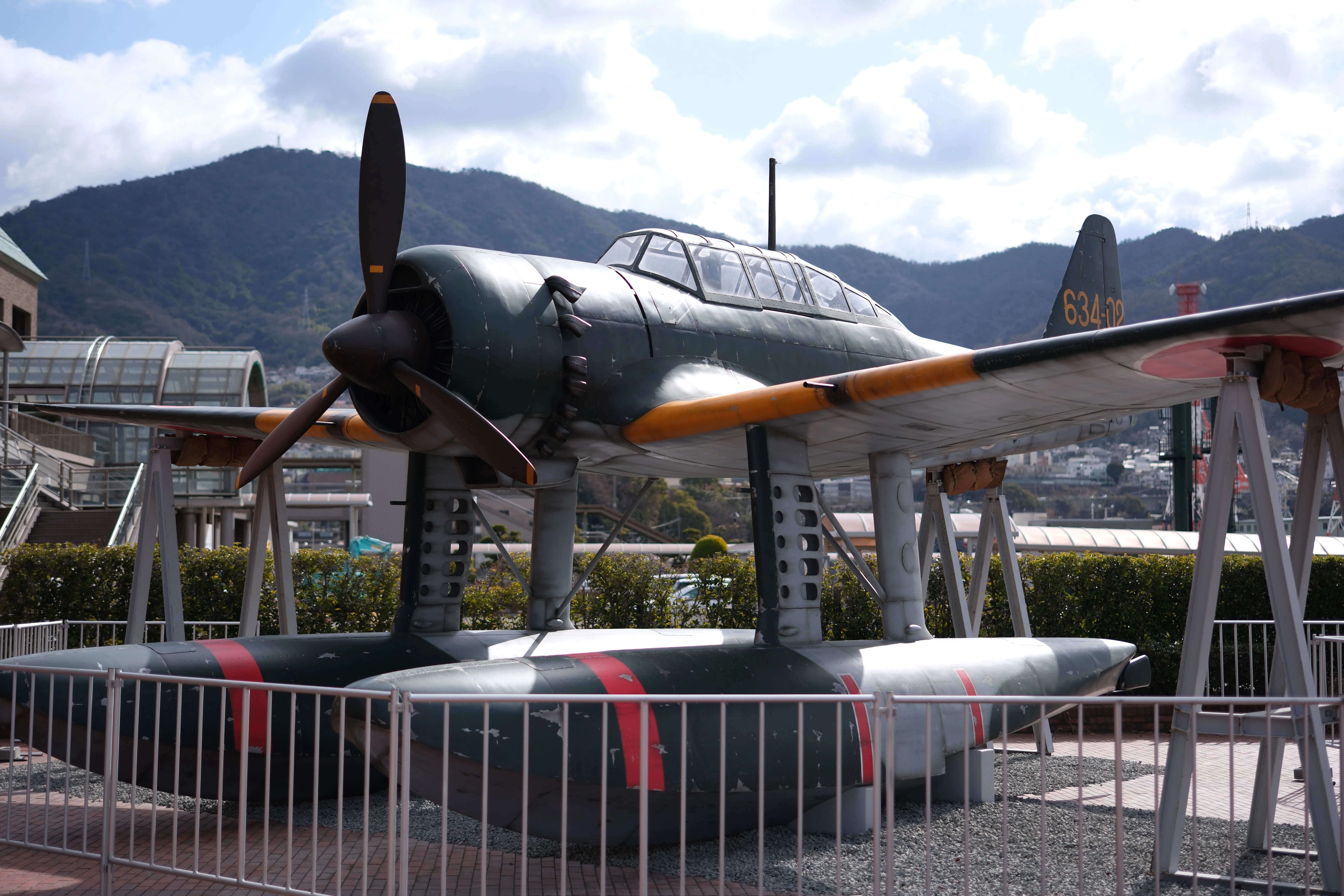 淡*水様 艦これ 呉 瑞雲除幕式 「瑞雲を君へ」ミニアクリルボート&伊勢・日向シ 呉市で「瑞雲」実物大模型除幕式 数百人の艦これファン