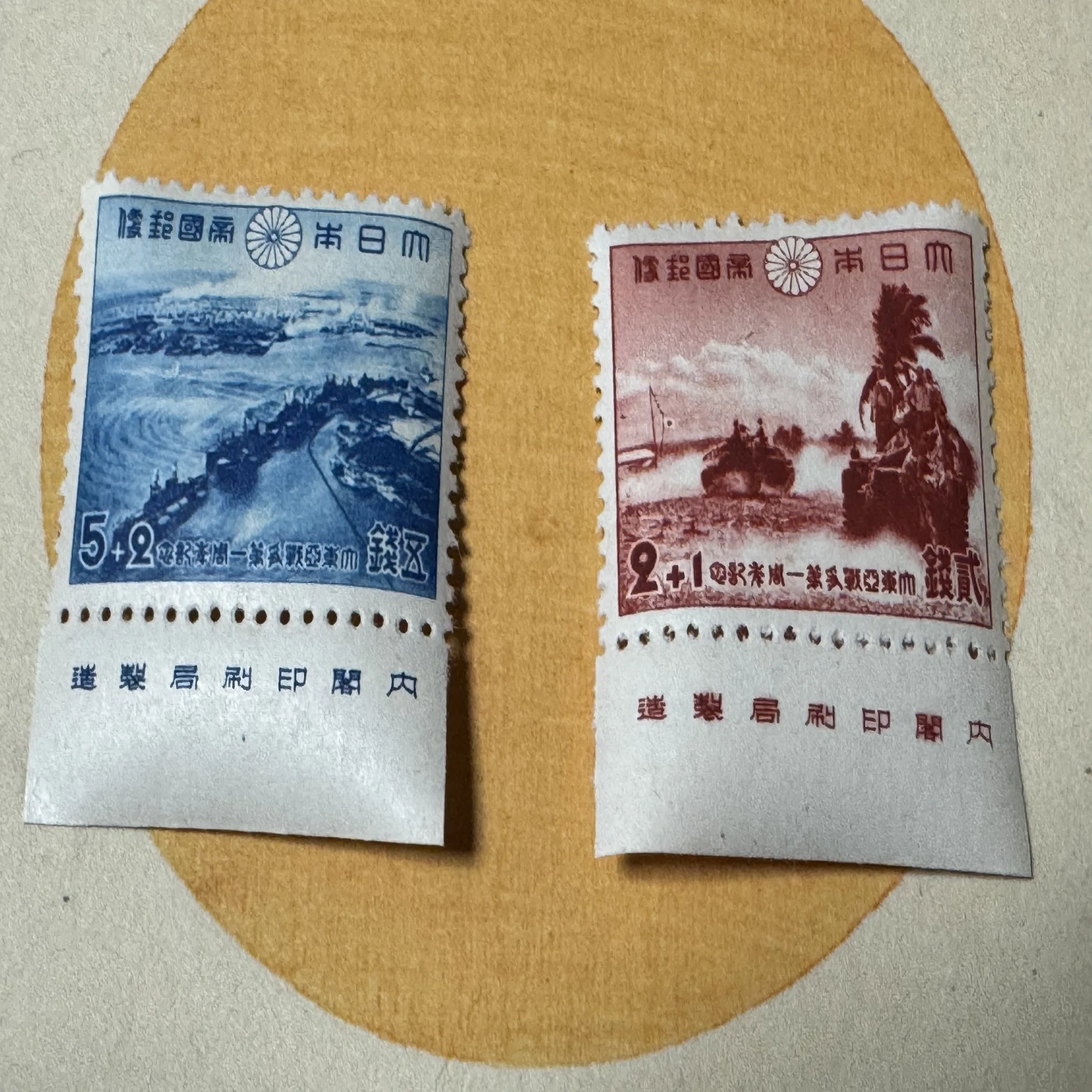 戦時下の一品＞戦費を稼ぐ寄付金付き記念切手を確実に買ってもらうため 