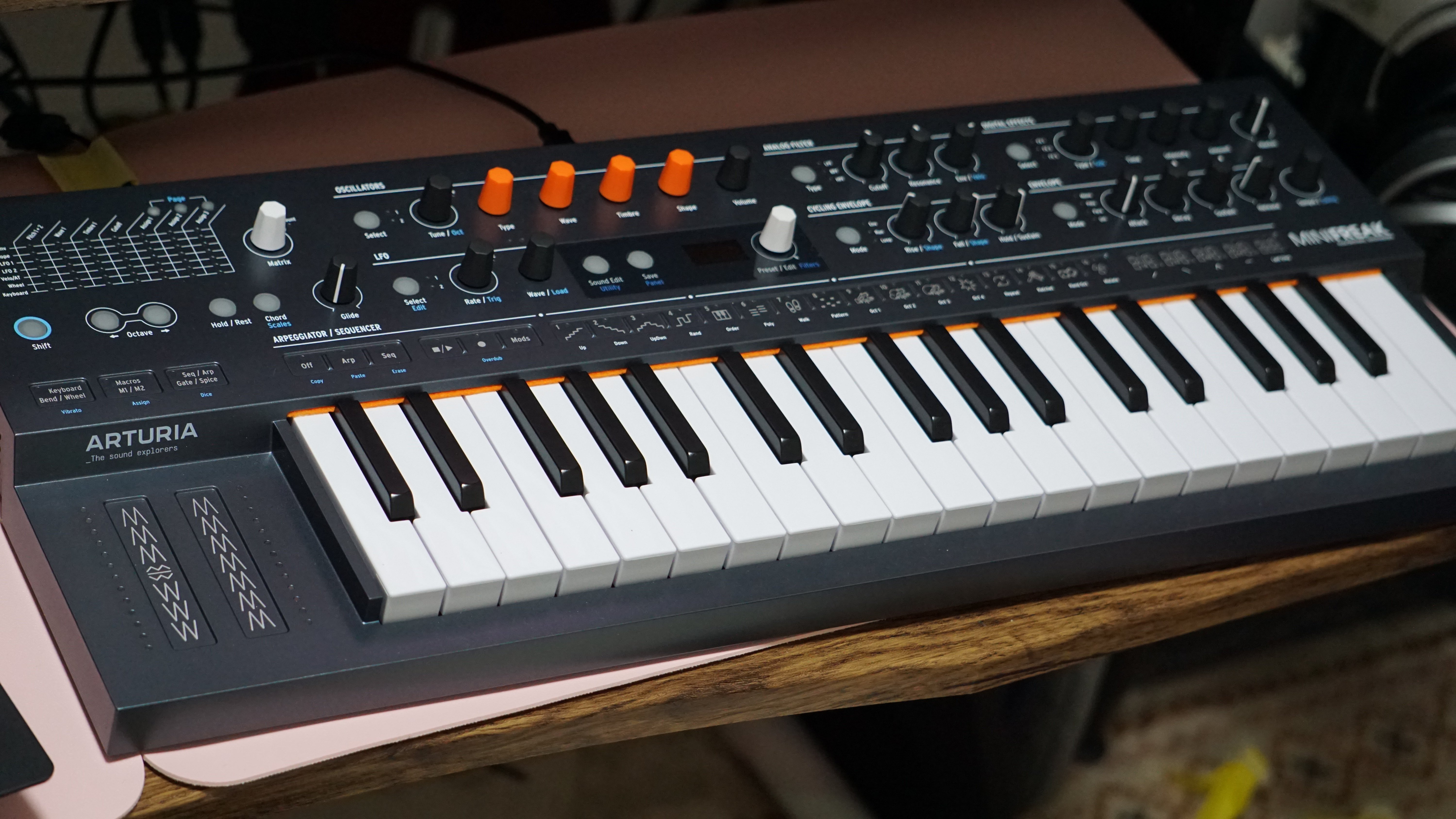 世界で一番かわいいMIDIキーボード【Arturia Keylab Essential