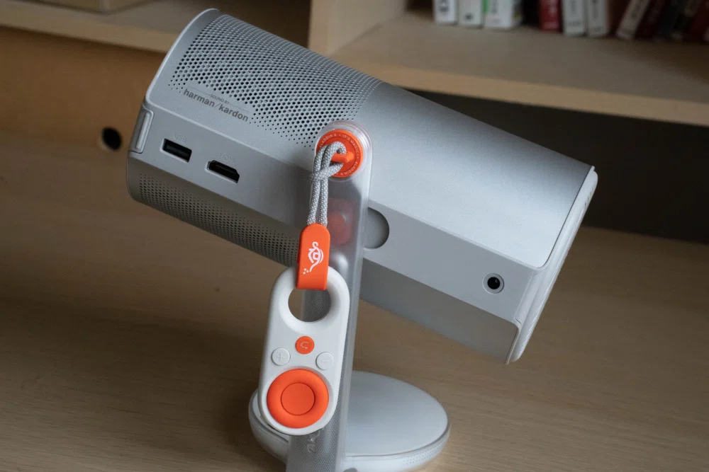 Aladdin Poca Review | A Projector That Lets You Immerse Yourself