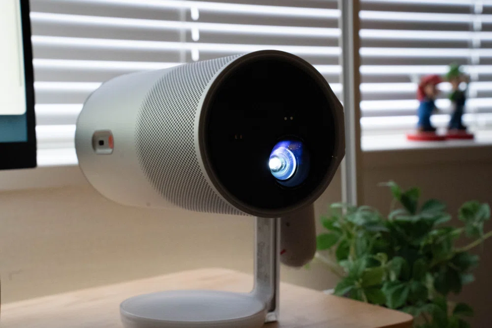 Aladdin Poca Review | A Projector That Lets You Immerse Yourself