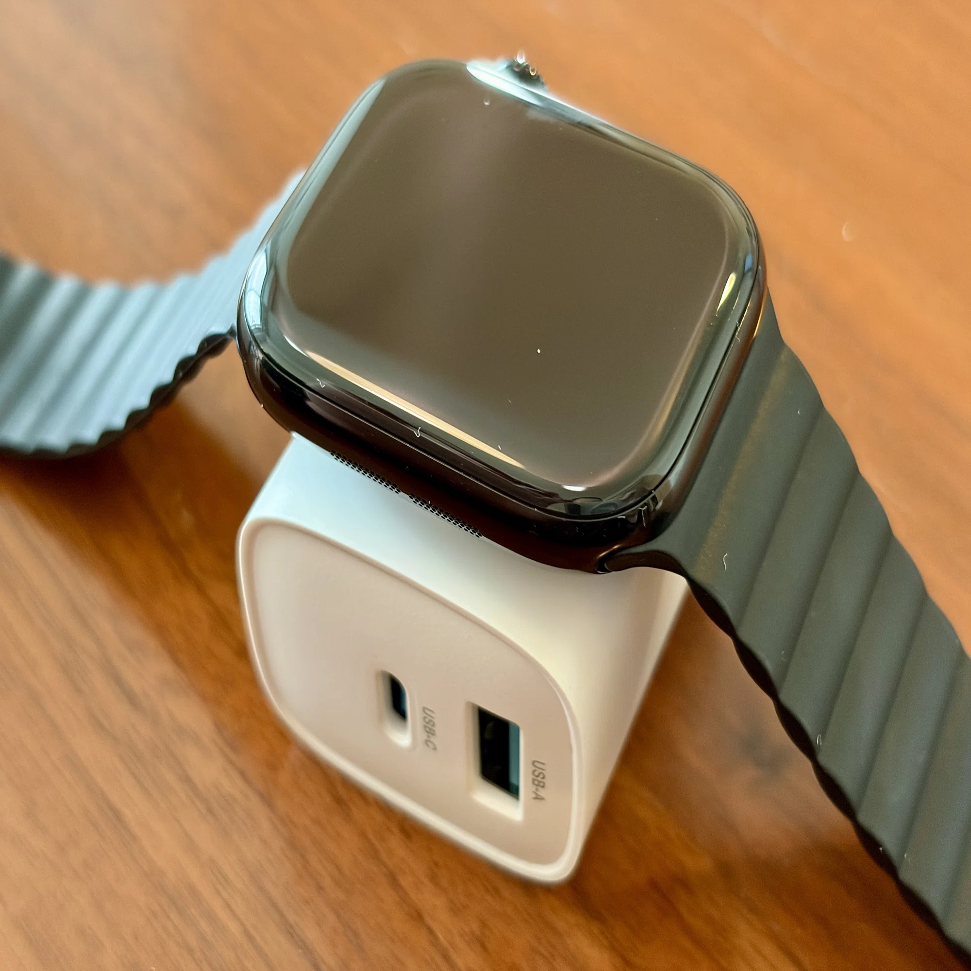 正直レビュー】TOPADRE 3in1 Apple Watch 充電器｜これ1台で3台同時 