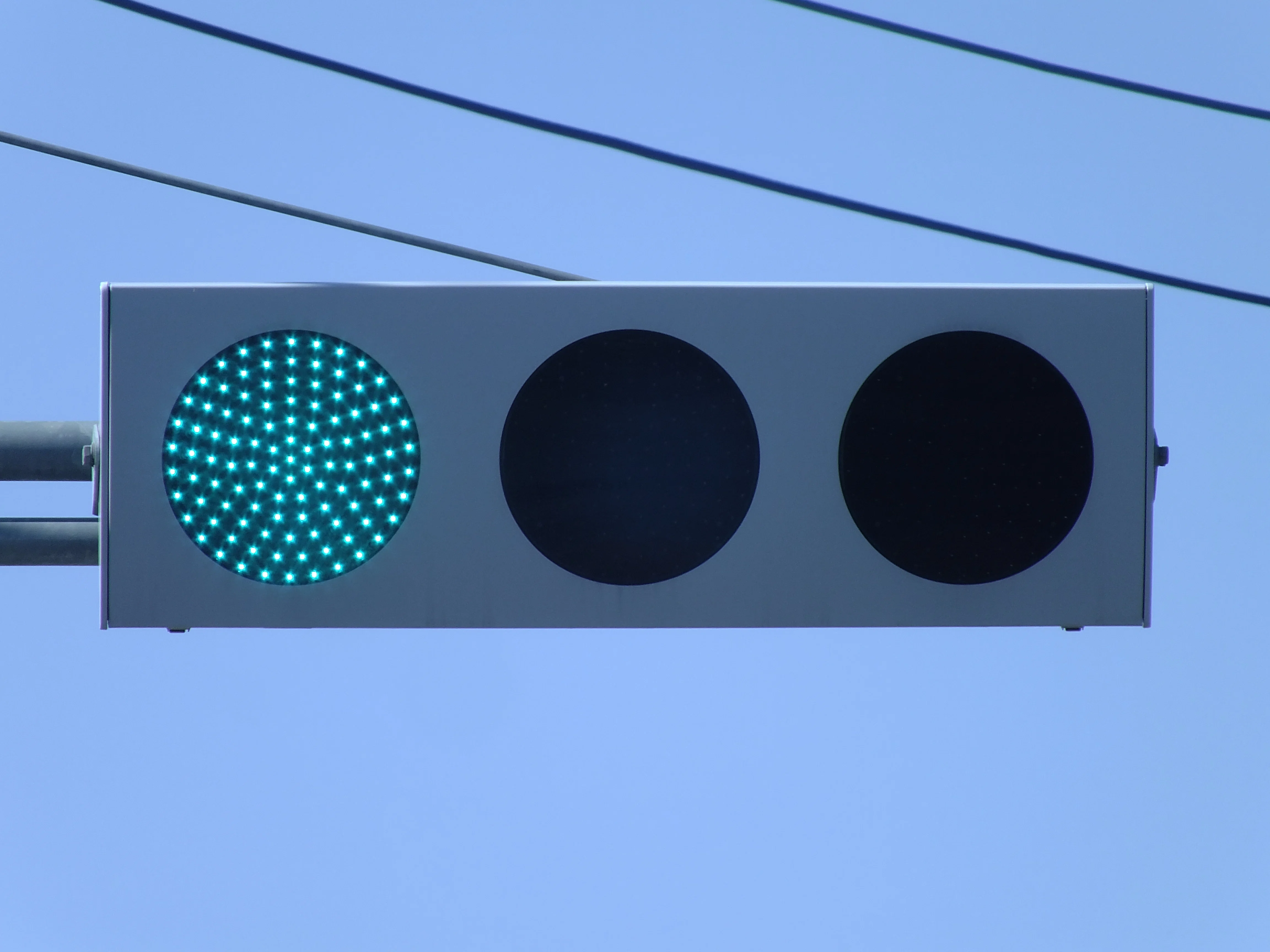 K19-132】本庄市西富田(北)にある信号電材薄型曇りレンズ四角制限