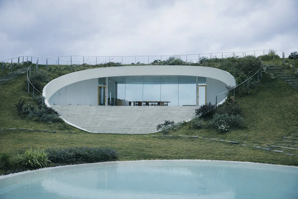 空の建築 風景に追いつくための建築｜NOT A HOTEL ISHIGAKI EARTH｜髙橋広野｜旅