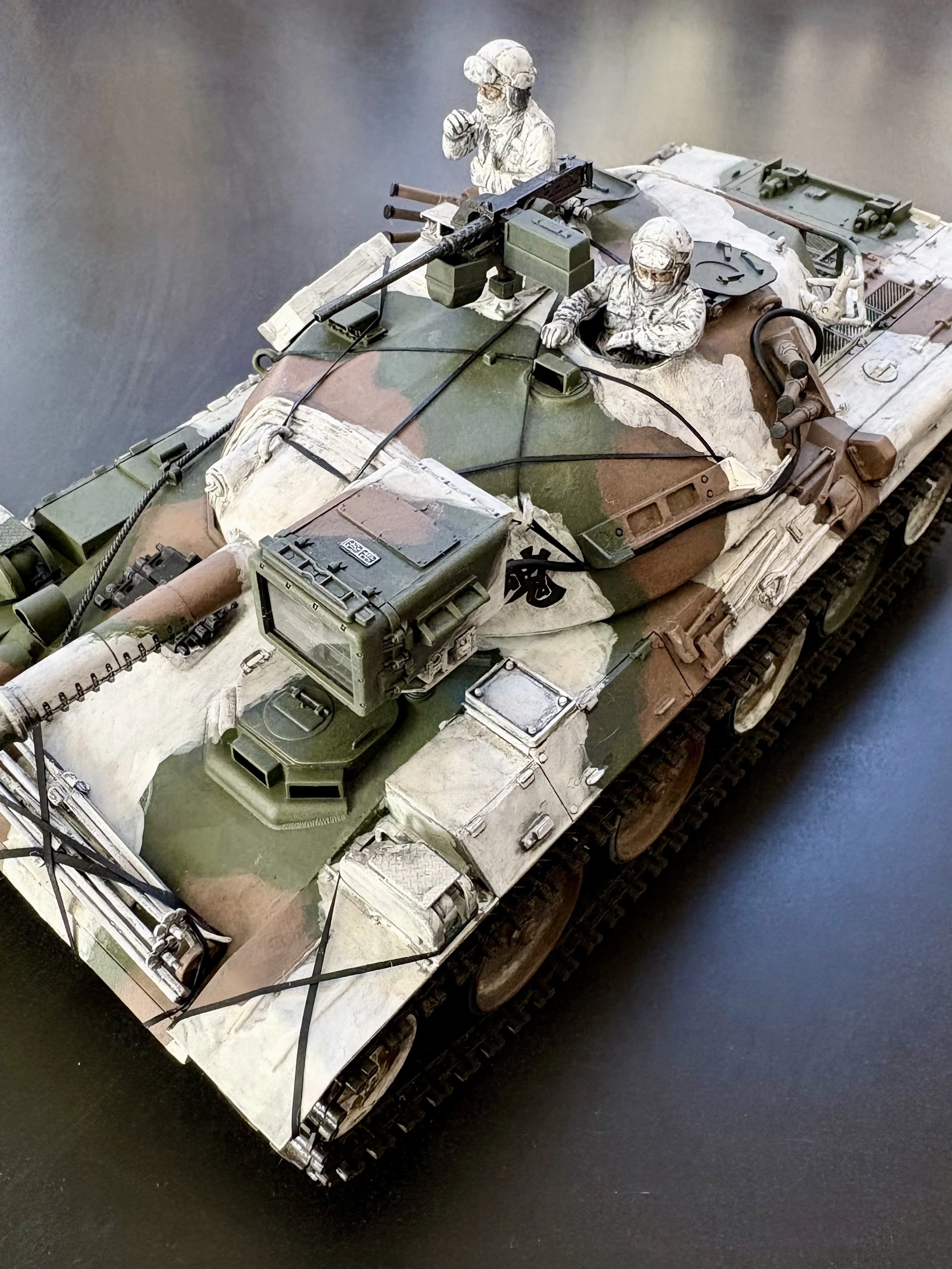タミヤ 1/35 74式戦車（冬期装備）完成｜髑髏フラワー