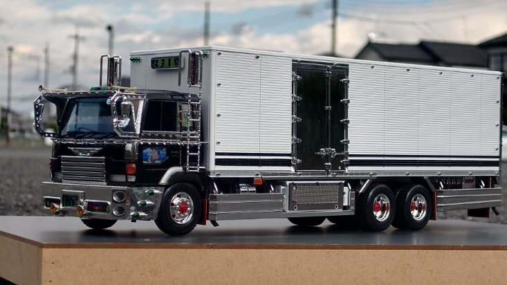 デコトラ】 アオシマ 1/32 日野スーパードルフィン冷凍車 製作③
