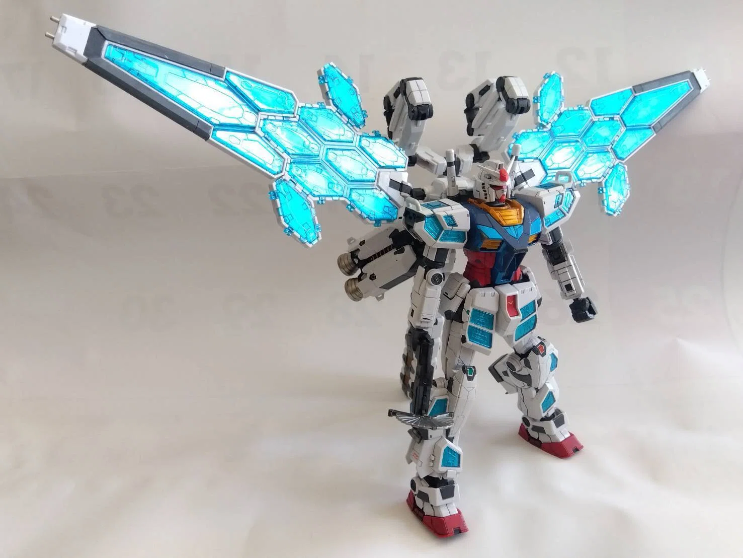1/144 大阪万博ガンダム（バンダイS）#9～完成！｜はりす筆塗りぷらも