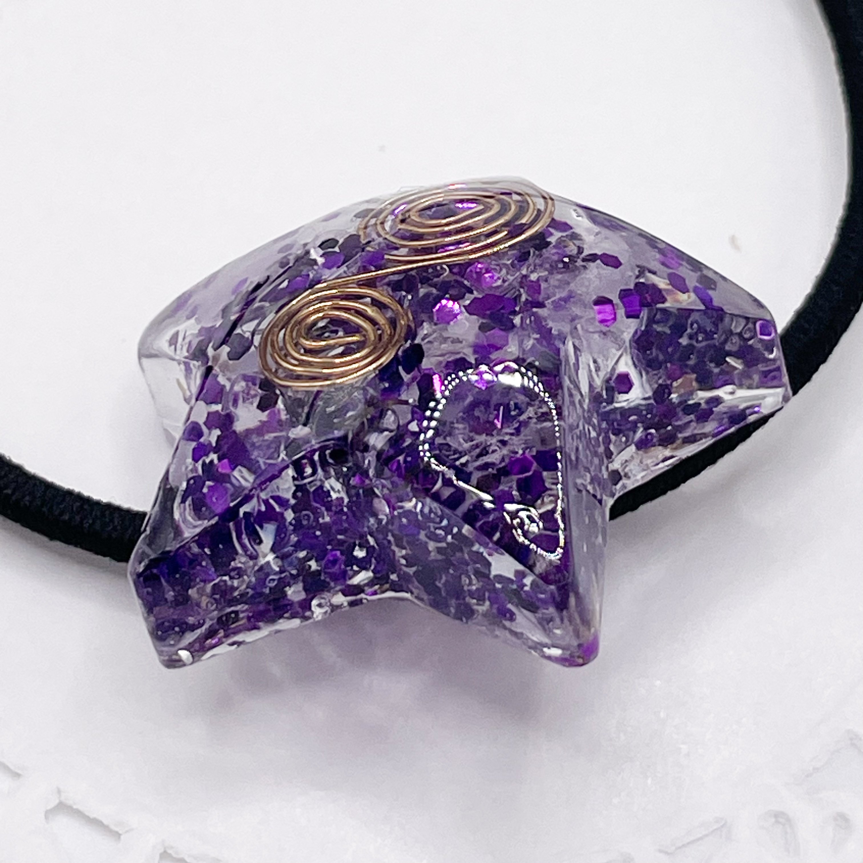 紫の星がポイント！ローズクォーツのオルゴナイトの天然石ヘアゴム｜む