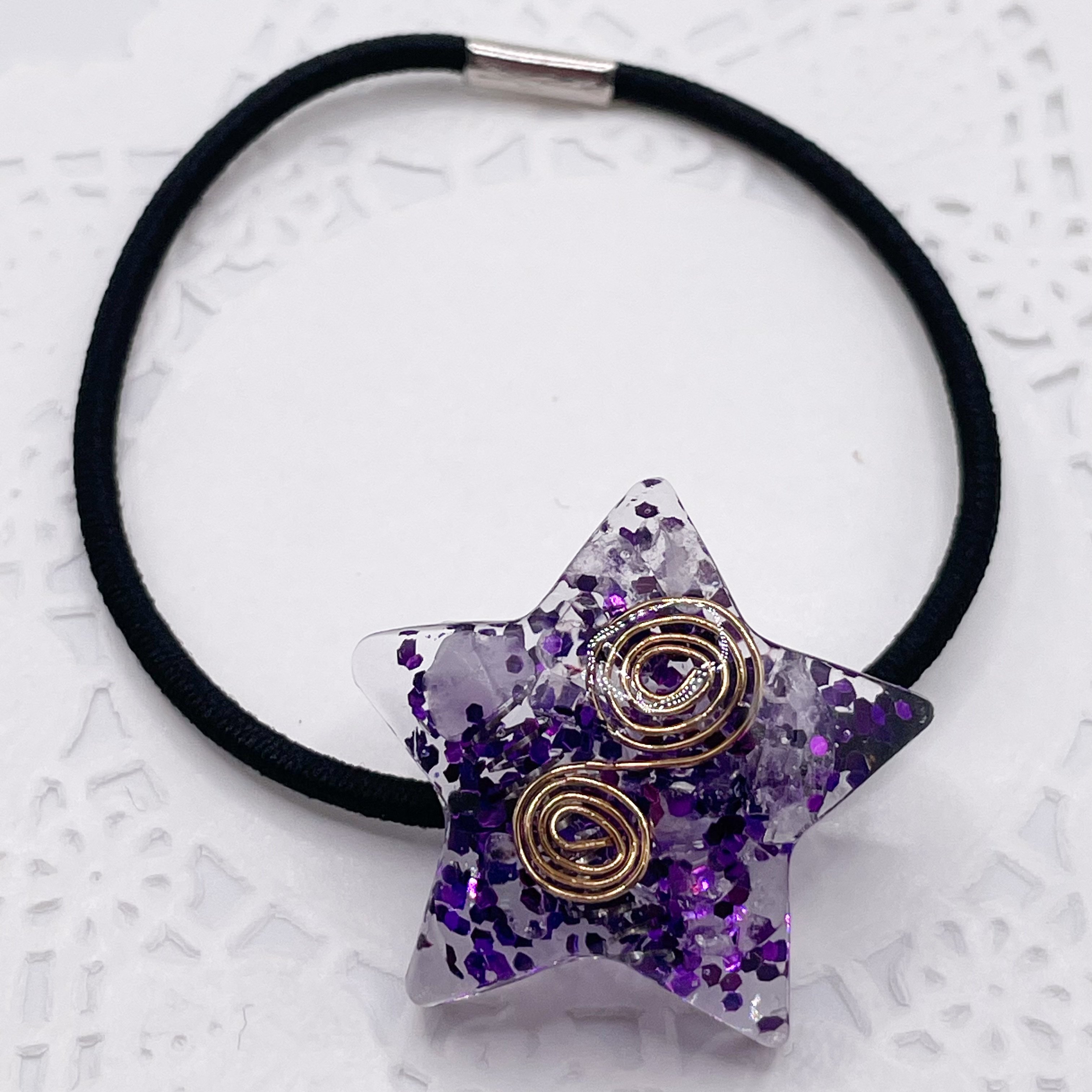 紫の星がポイント！ローズクォーツのオルゴナイトの天然石ヘアゴム｜む