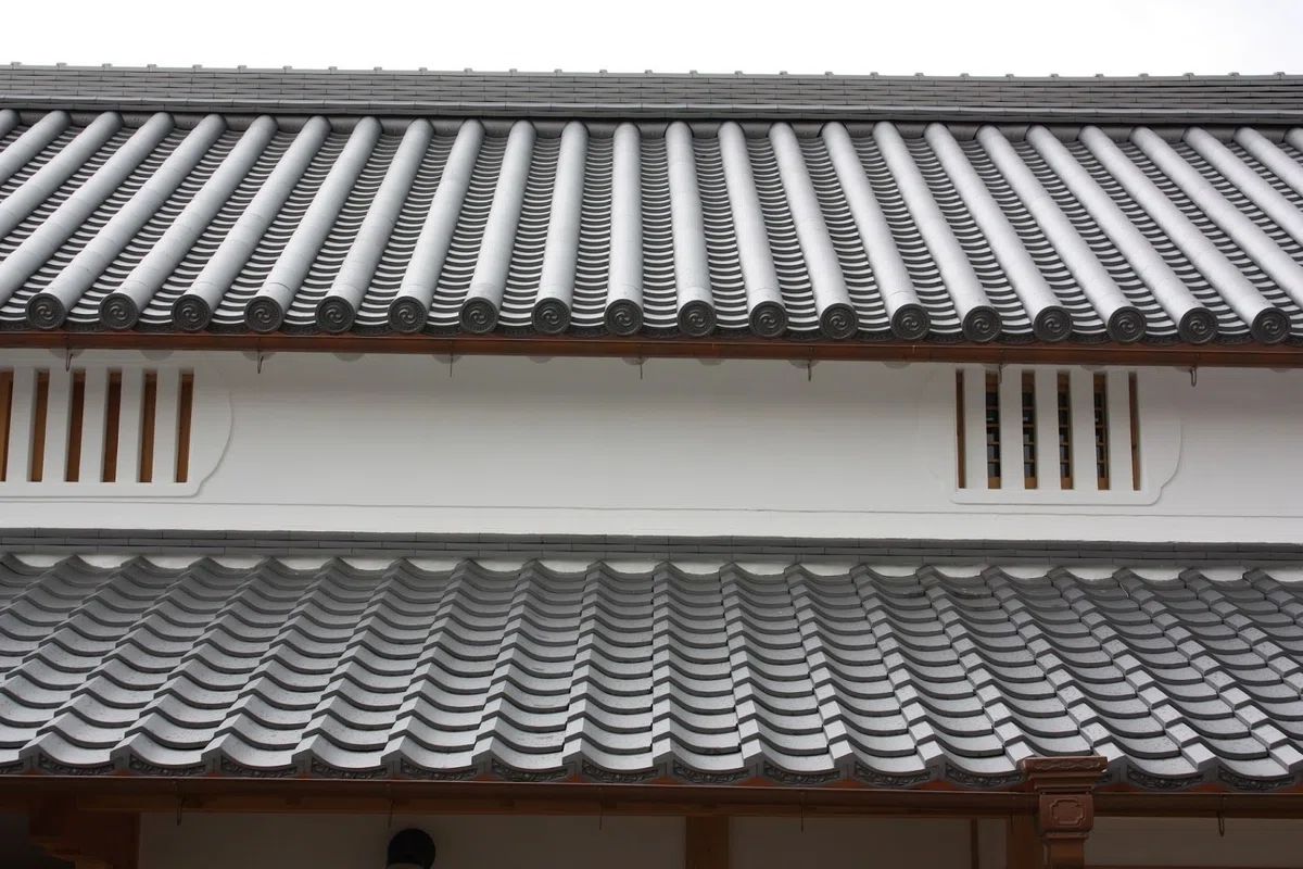 【歴史】左桟瓦という地域文化―起源・技術・風土の交差点｜折々の記