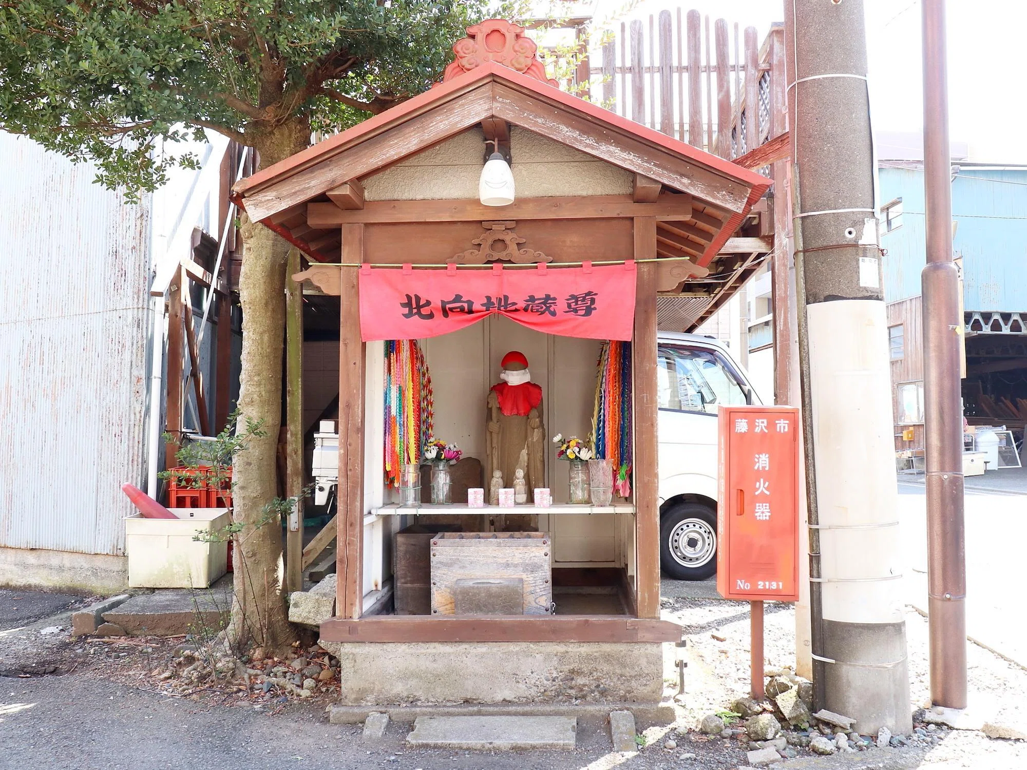 一見何の変哲もない「住宅街のお地蔵様」しかし“ただ一つだけ”「戸惑い