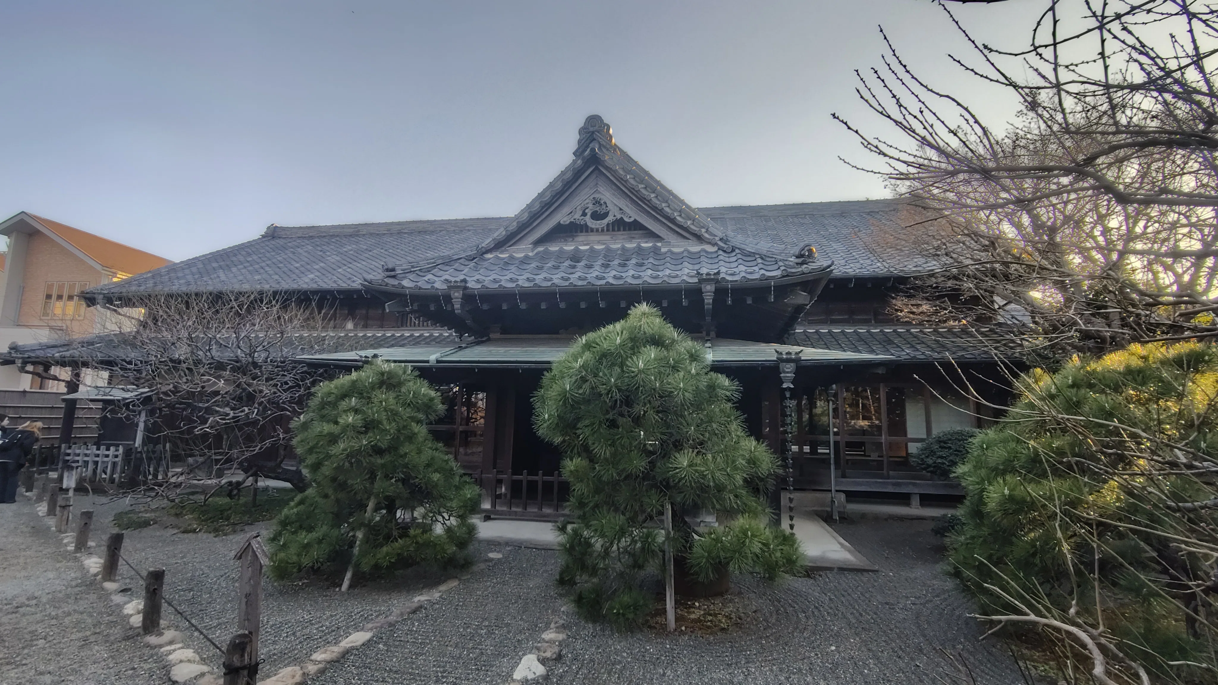 明治時代の建物と江戸時代に建てられた本陣が残る旧甲州街道の日野宿の