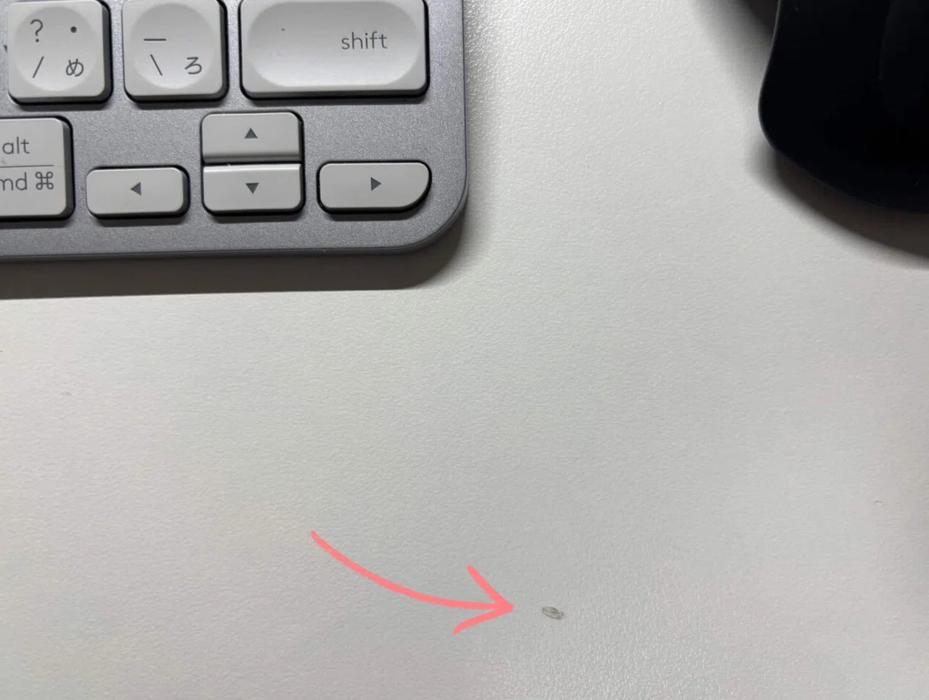 白デスクのキズが気になりすぎたので、補修クリームでどこまで直るか 