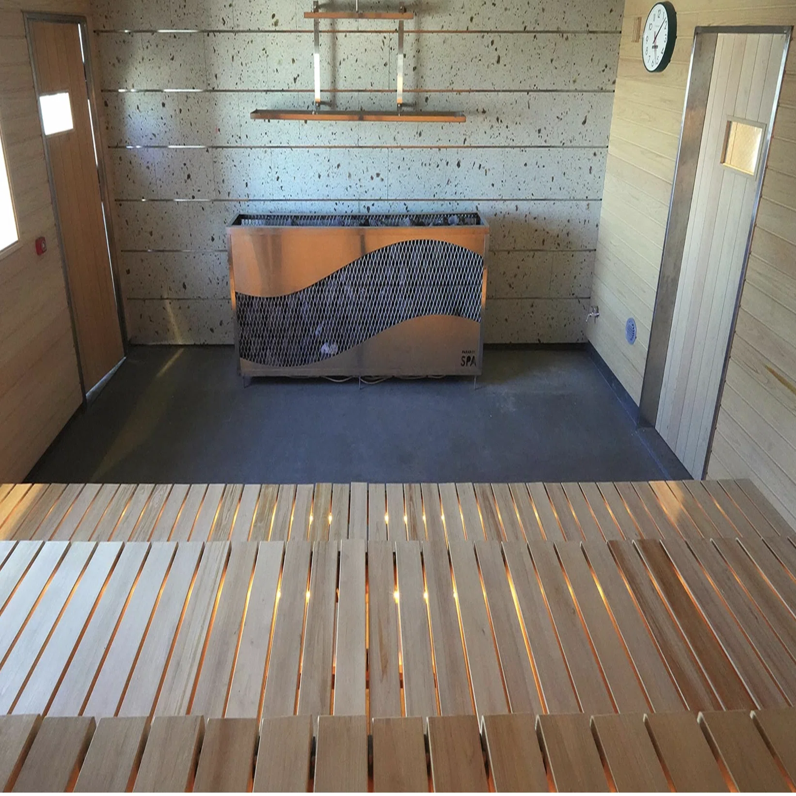 PARADISE Otemachi / Sauna & Pool / Urban Oasis｜サウナ図鑑