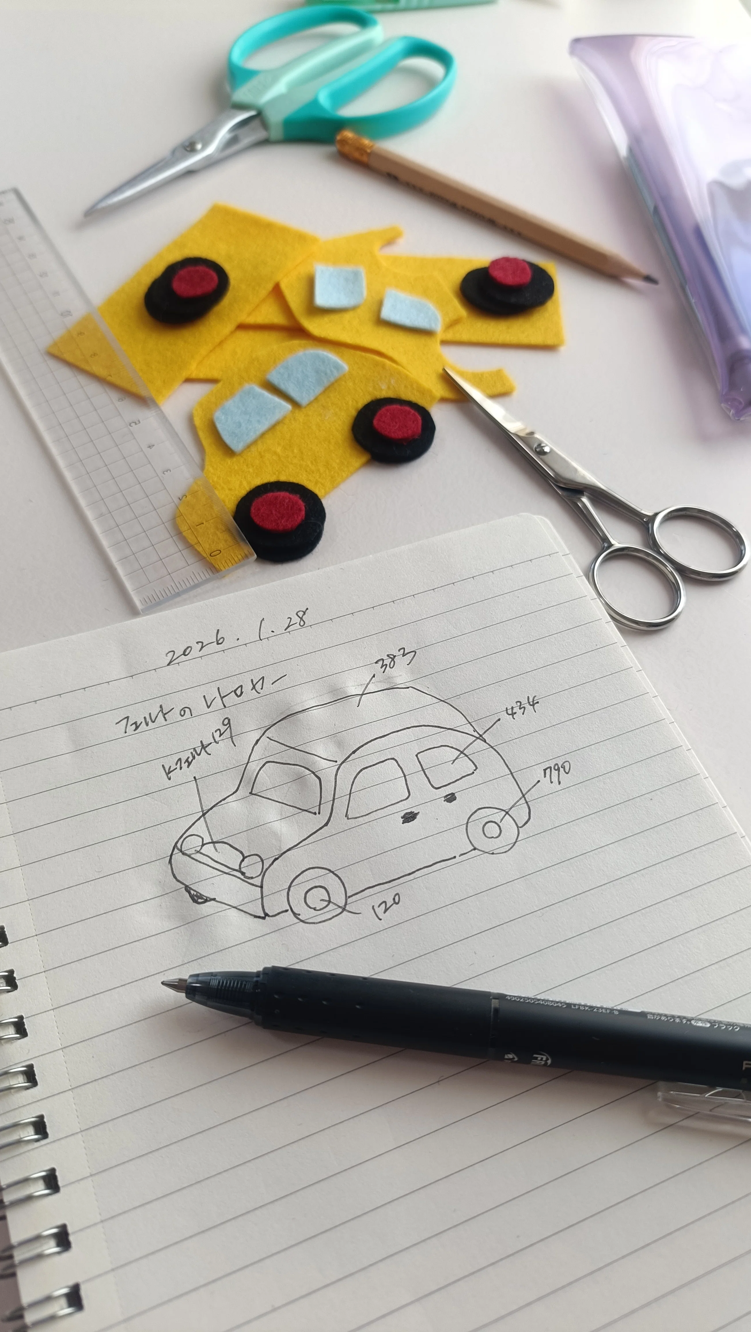 フェルトのレトロカーの試作｜みにもふ[minimofuu toy/mimiminini/mewfelt]
