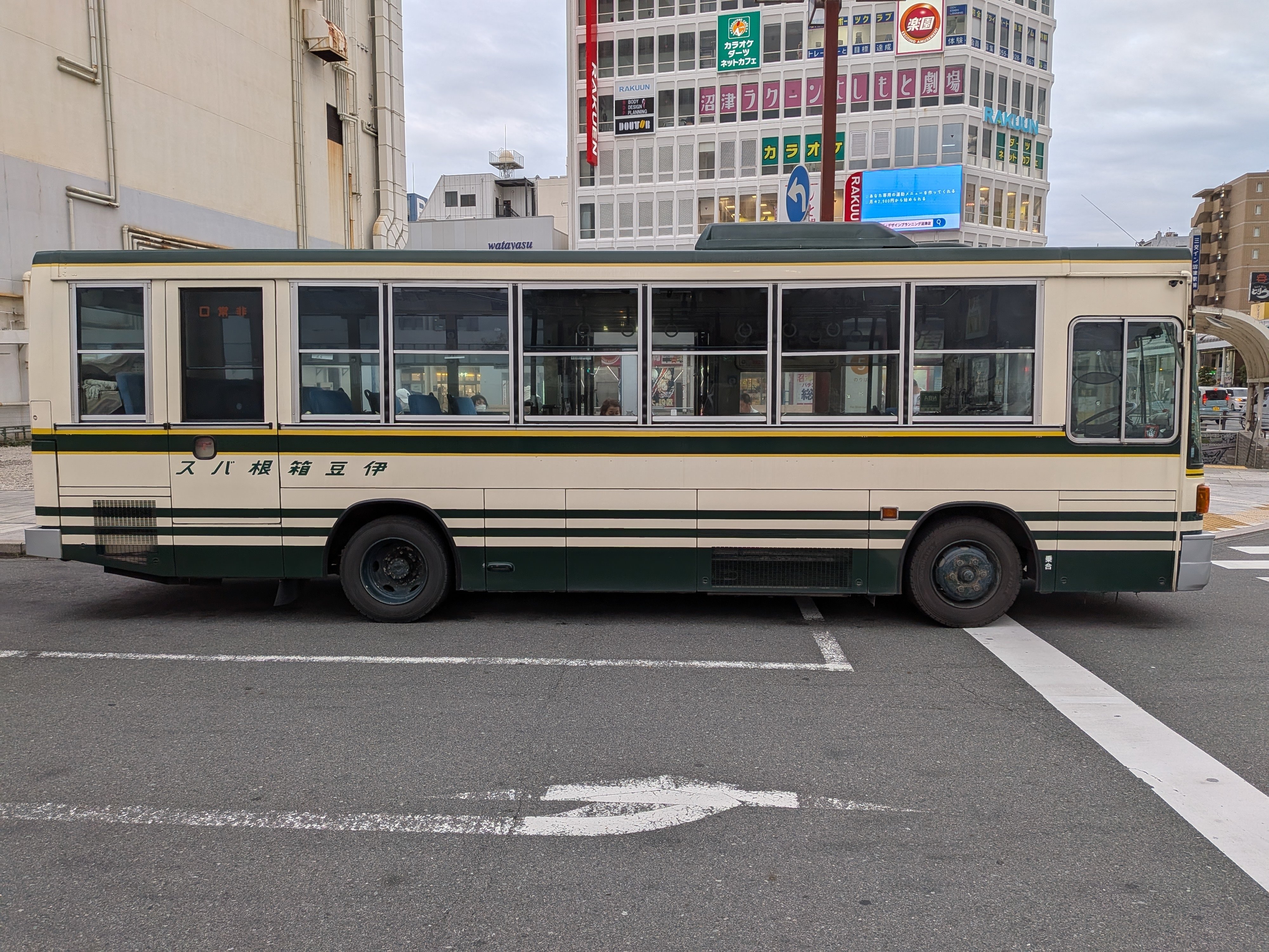 伊豆箱根バス 147｜ﾆｰﾖﾝｲﾁｻﾝ