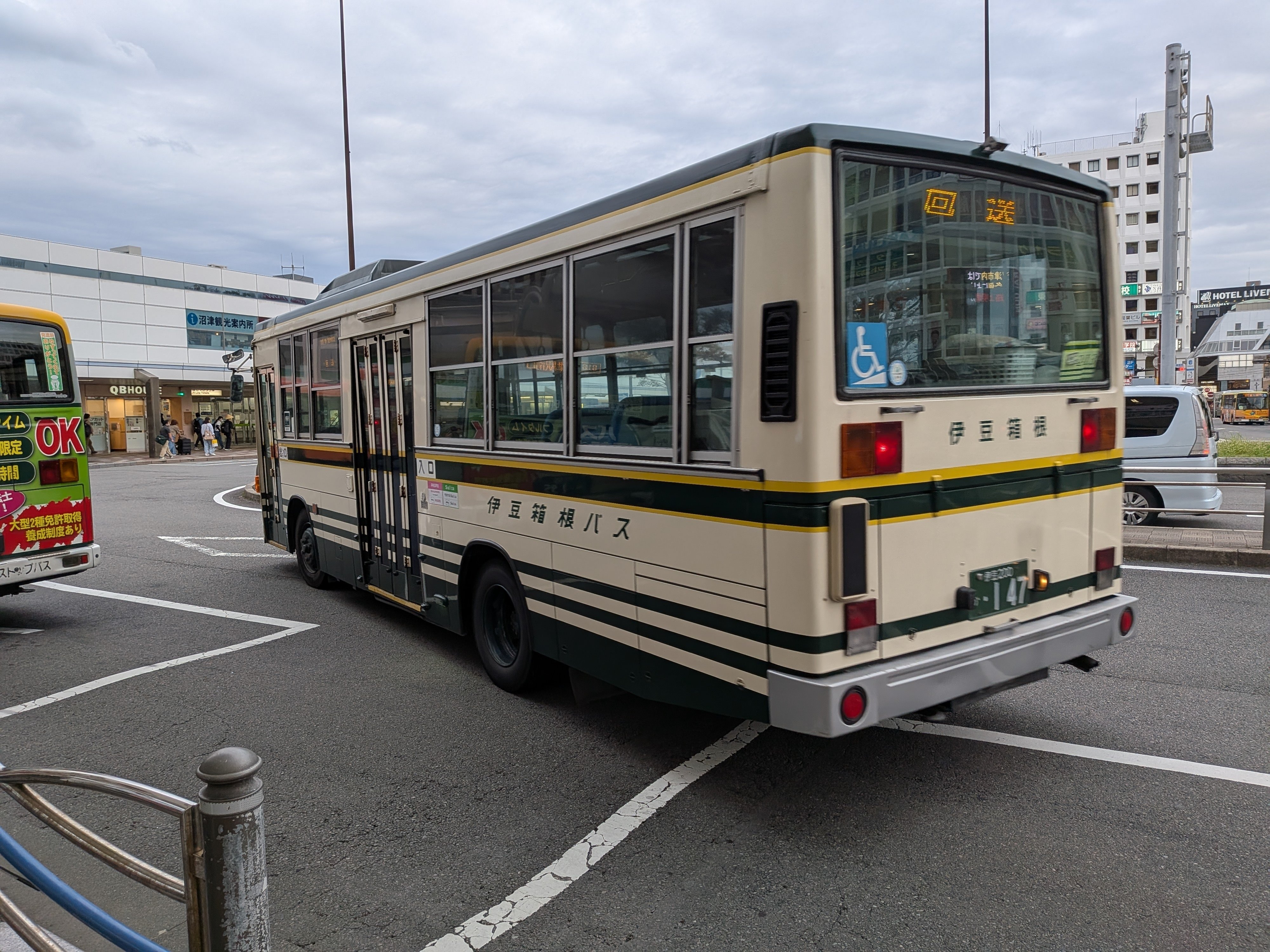 伊豆箱根バス 147｜ﾆｰﾖﾝｲﾁｻﾝ